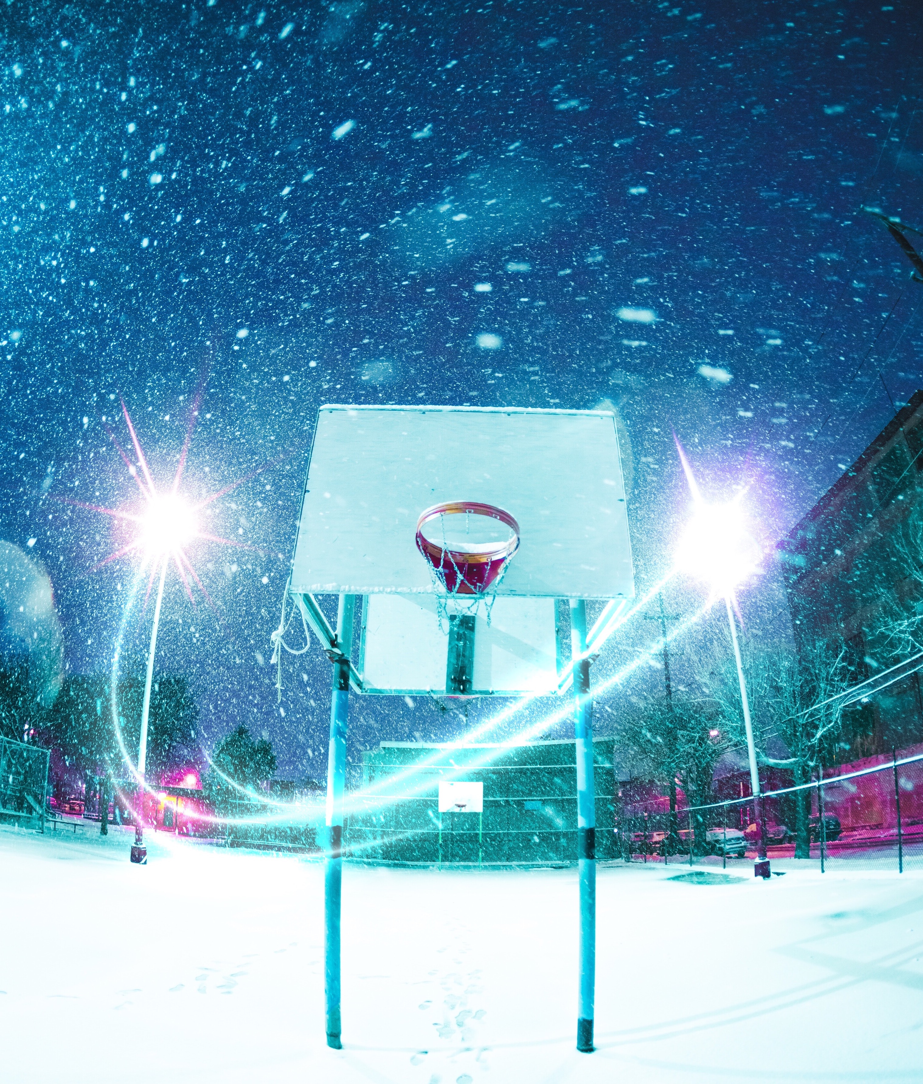 110743 скачать картинку спорт, баскетбол, снег, свет, площадка, баскетбольное кольцо - обои и заставки бесплатно