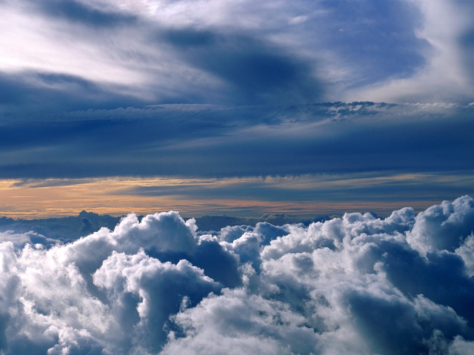 Скачати мобільні шпалери Пейзаж, Небо, Хмари безкоштовно.