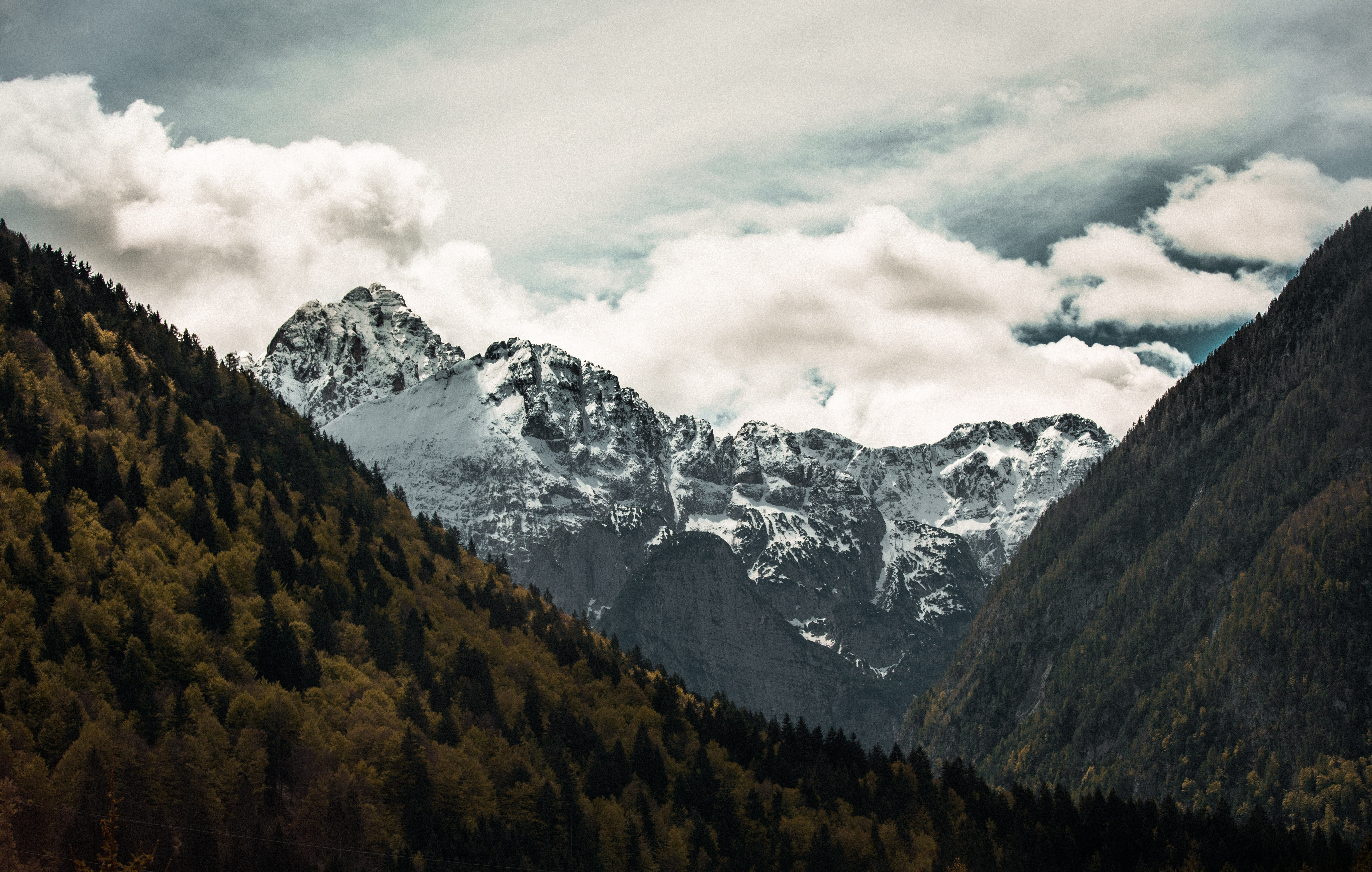 Descarga gratis la imagen Naturaleza, Cielo, Montañas, Nieve, Arriba, Vértice en el escritorio de tu PC