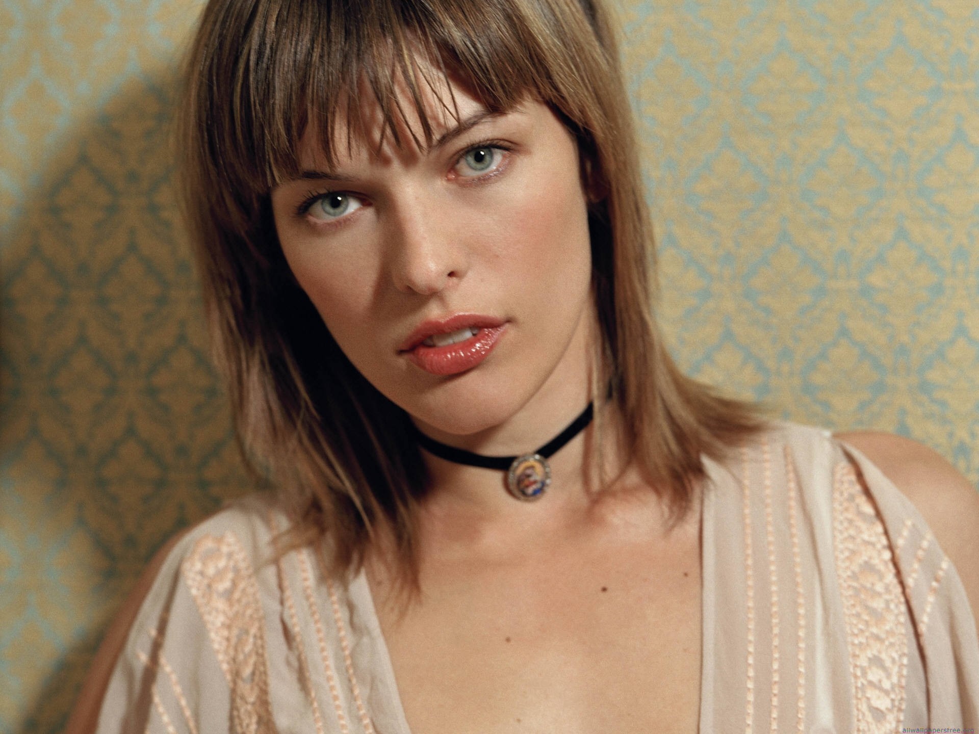 Download mobile wallpaper Milla Jovovich, Celebrity for free.