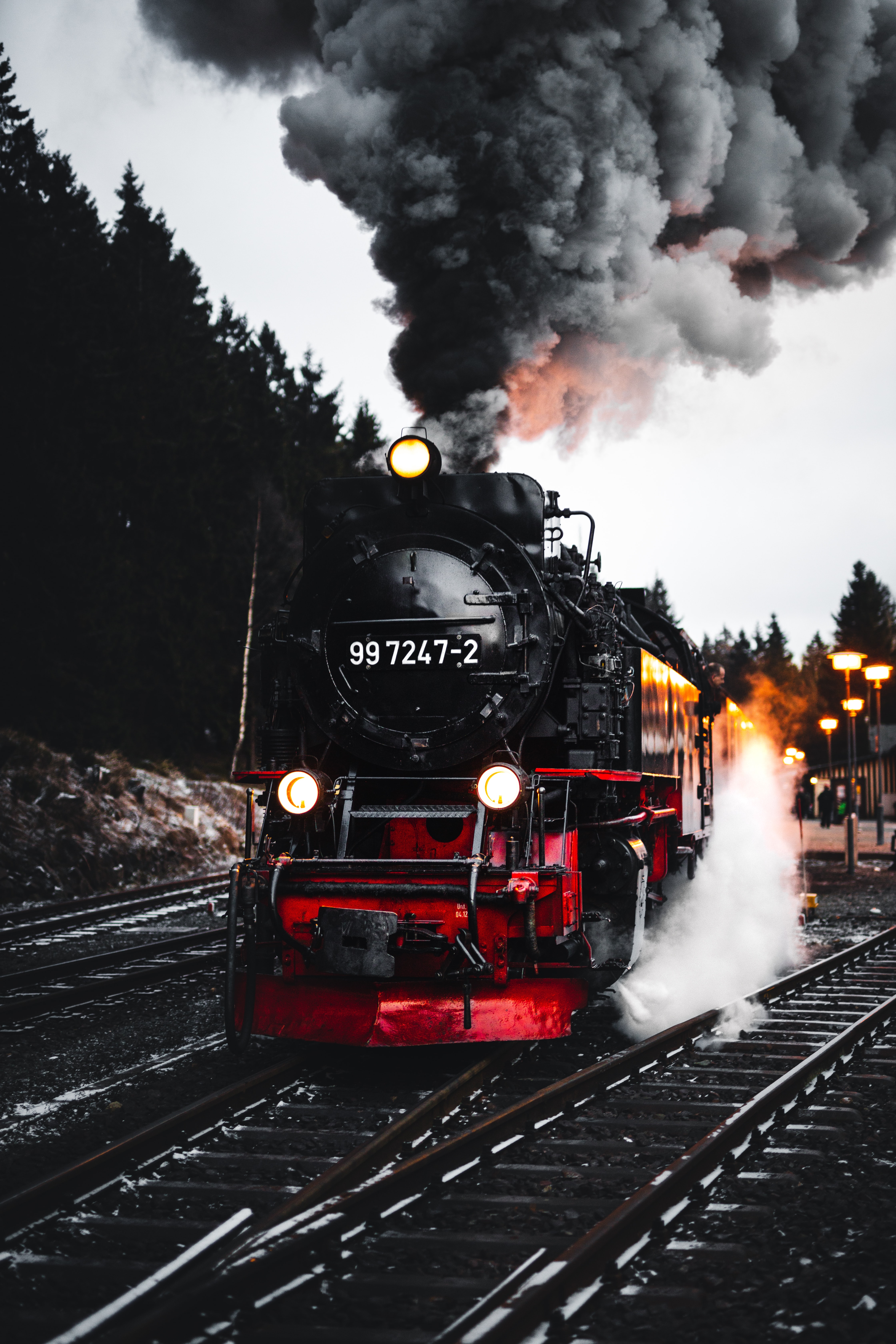 123624 скачать картинку поезд, железная дорога, деревья, дым, разное, рельсы - обои и заставки бесплатно