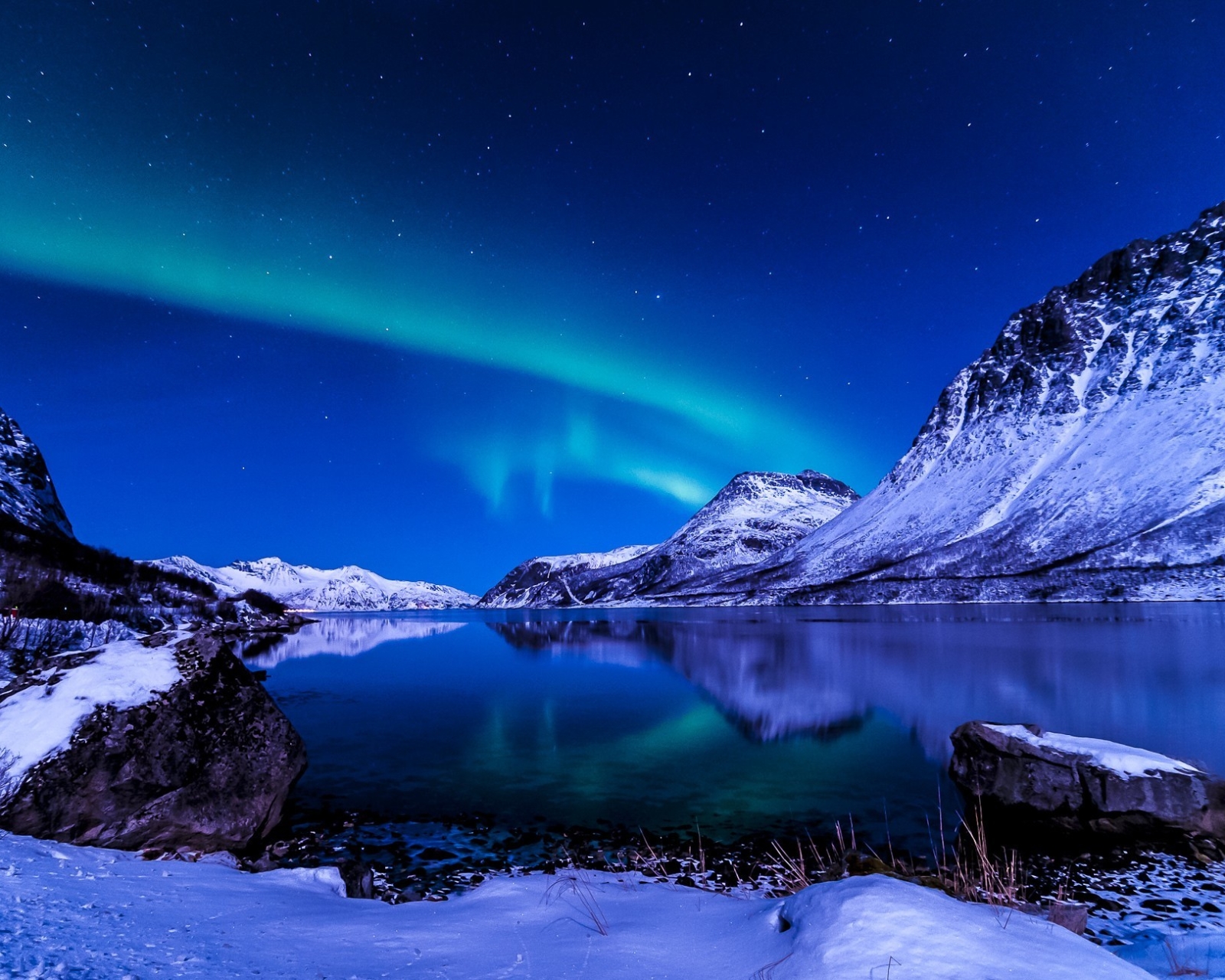 Free download wallpaper Sky, Stars, Mountain, Earth, Aurora Borealis on your PC desktop