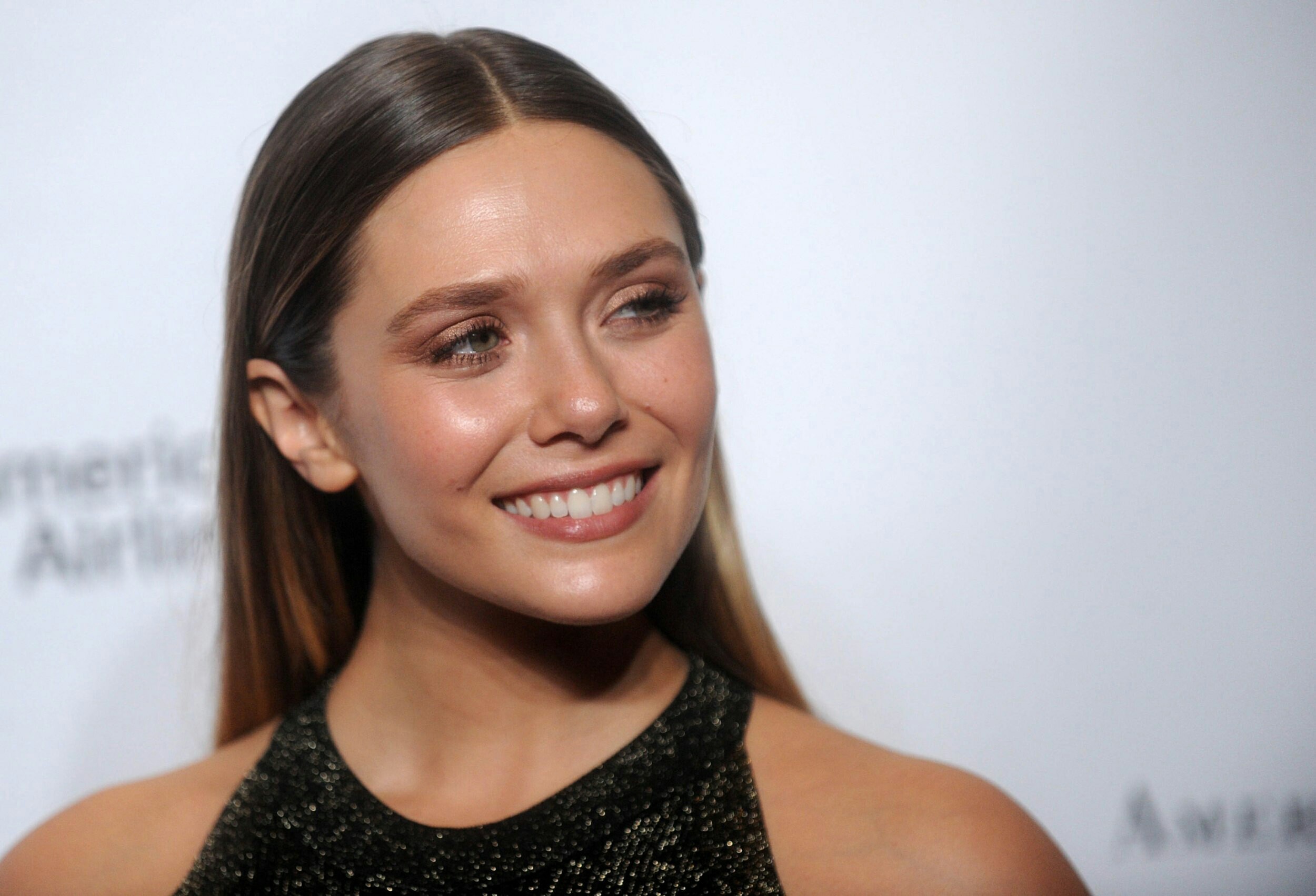 Download mobile wallpaper Smile, Face, American, Celebrity, Actress, Elizabeth Olsen for free.