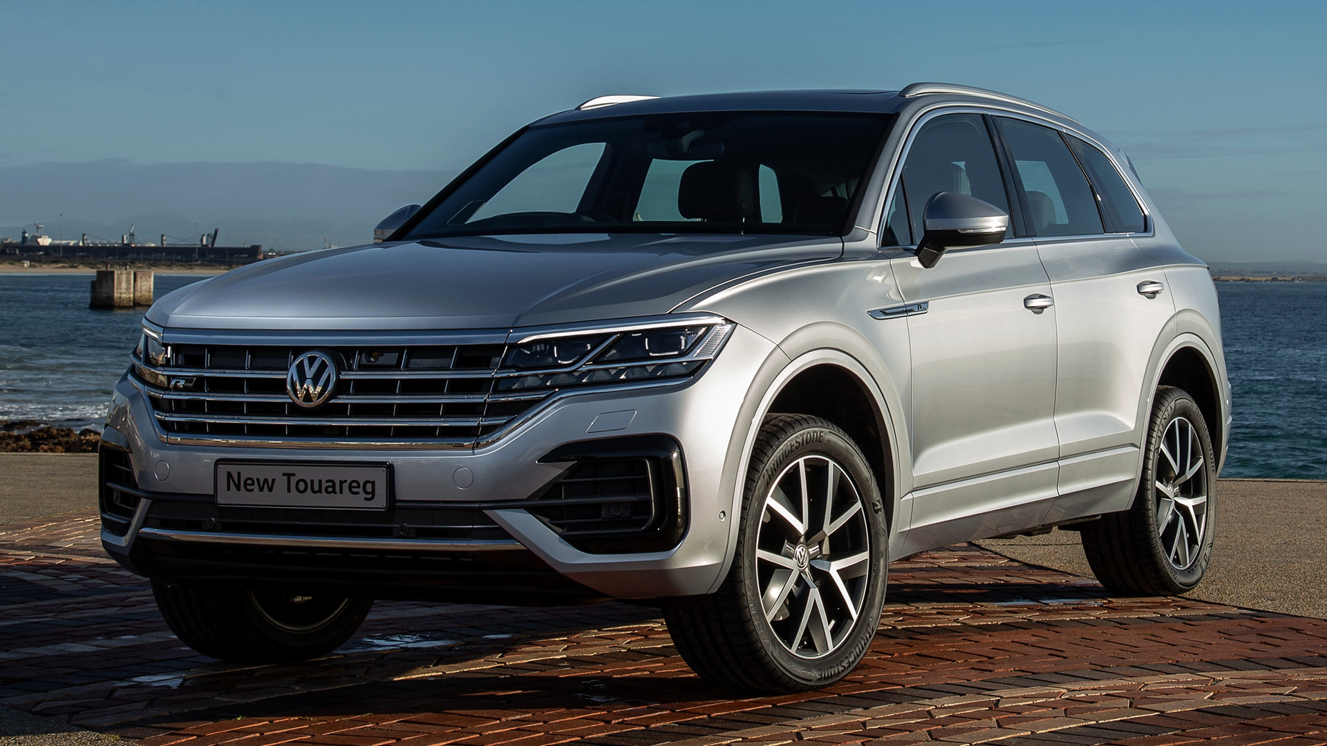 Download mobile wallpaper Volkswagen, Car, Suv, Vehicles, Silver Car, Crossover Car, Volkswagen Touareg R Line for free.