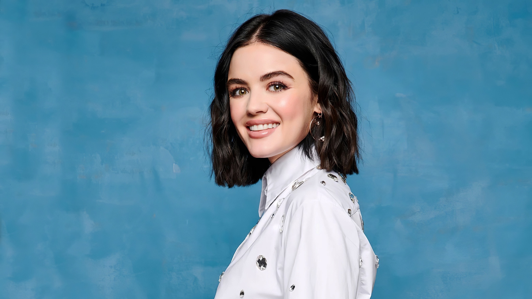 Free download wallpaper Smile, American, Celebrity, Black Hair, Lucy Hale on your PC desktop
