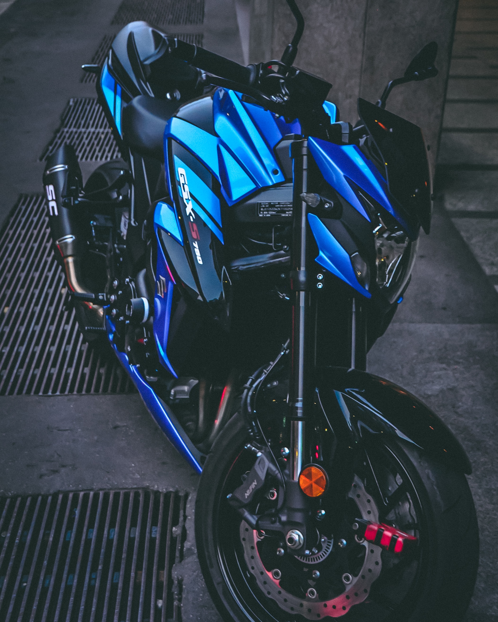 136822 descargar fondo de pantalla motocicleta, deportes, motocicletas, negro, azul, el negro, deportivo, bicicleta: protectores de pantalla e imágenes gratis
