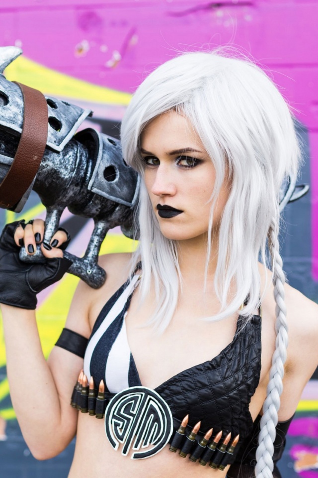 Baixar papel de parede para celular de Arma, Overwatch, Mulheres, Cabelo Longo, Cabelo Branco, Cosplay, Jinx (Liga Das Lendas) gratuito.