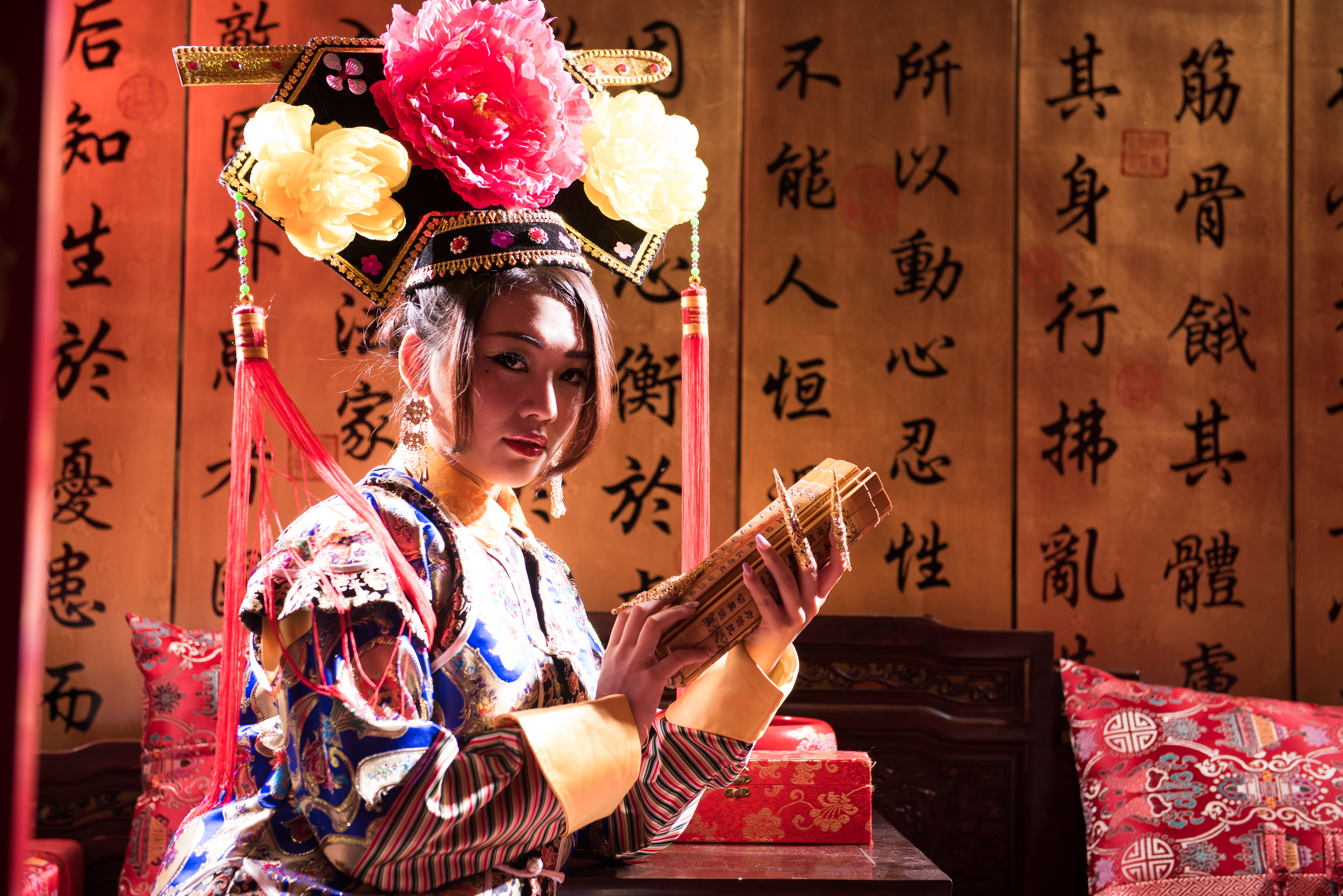 Laden Sie das Chinesisch, Frauen, Taiwanese, Traditionelles Kostüm, Qián Füren, Scrollen-Bild kostenlos auf Ihren PC-Desktop herunter