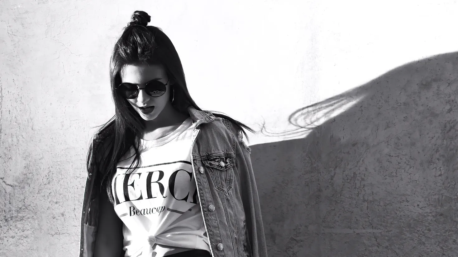 Singer Computers Desktop wallpaper: Celebrity, Victoria Justice, American, Black & White ...