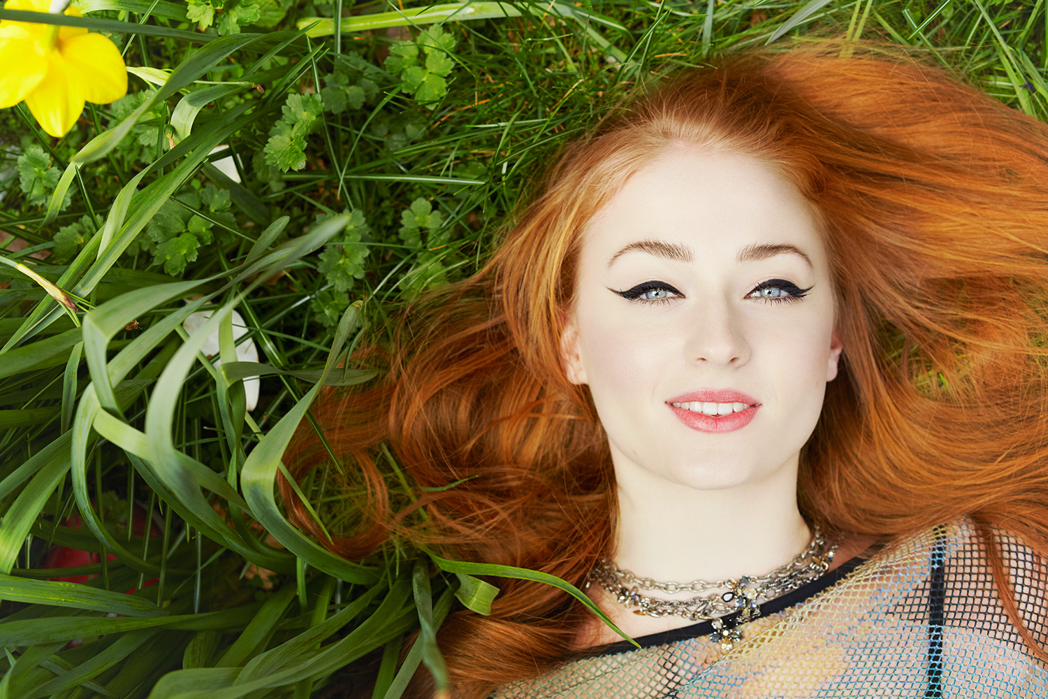 Download mobile wallpaper Redhead, Face, Celebrity, Long Hair, Sophie Turner for free.