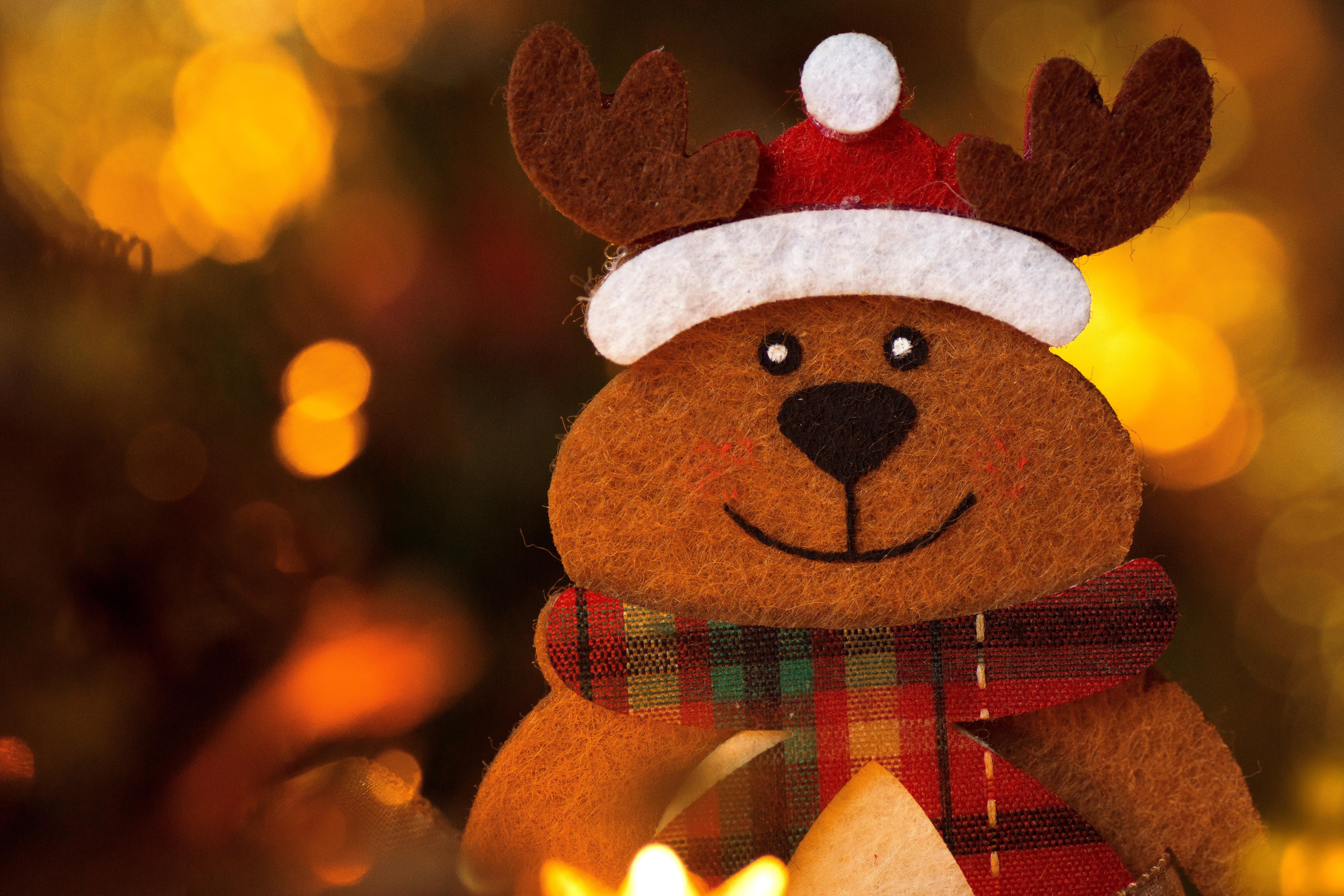 Free download wallpaper Christmas, Holiday, Toy, Deer, Bokeh, Christmas Ornaments on your PC desktop