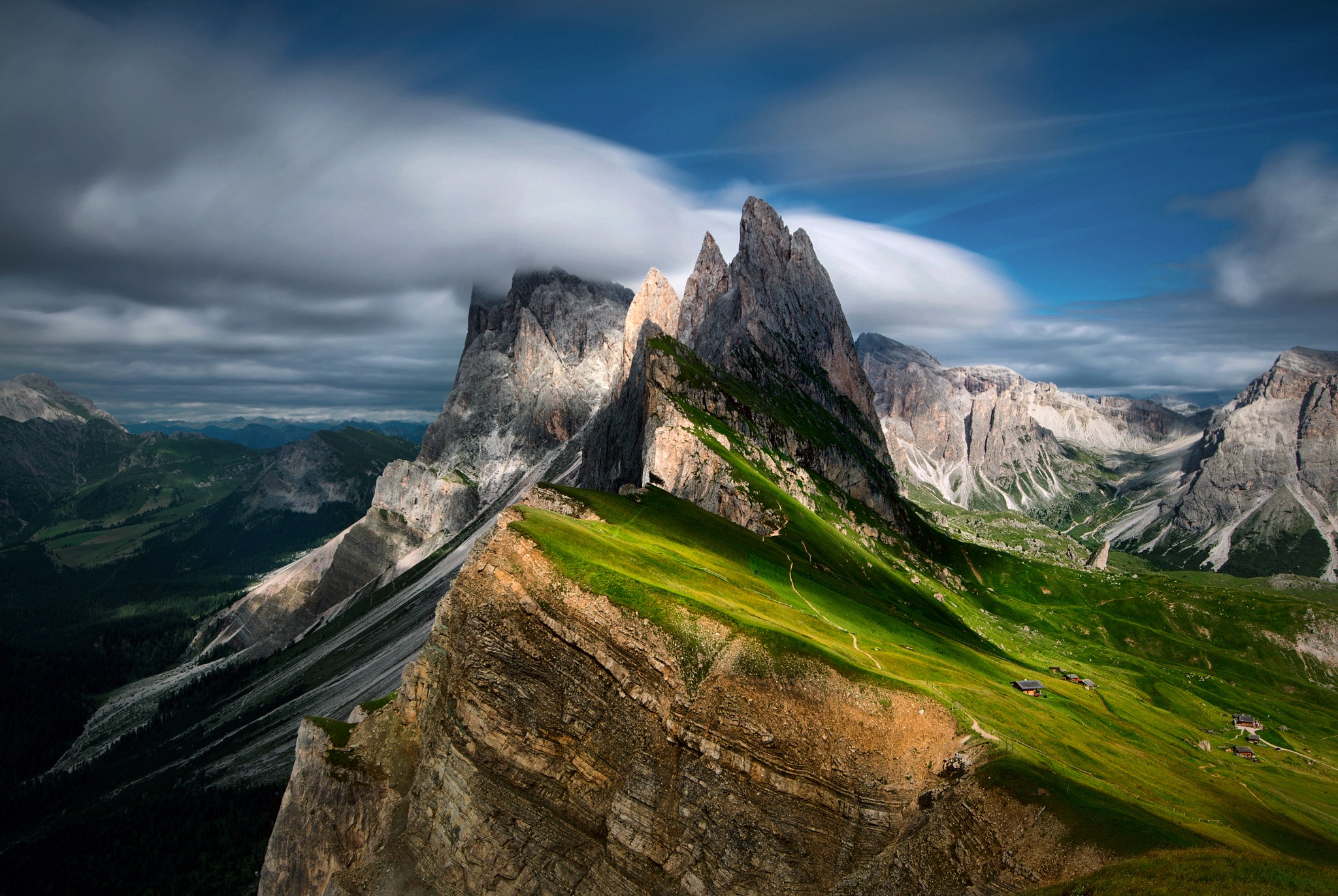 Download mobile wallpaper Mountains, Italy, Mountain, Peak, Earth, Dolomites for free.