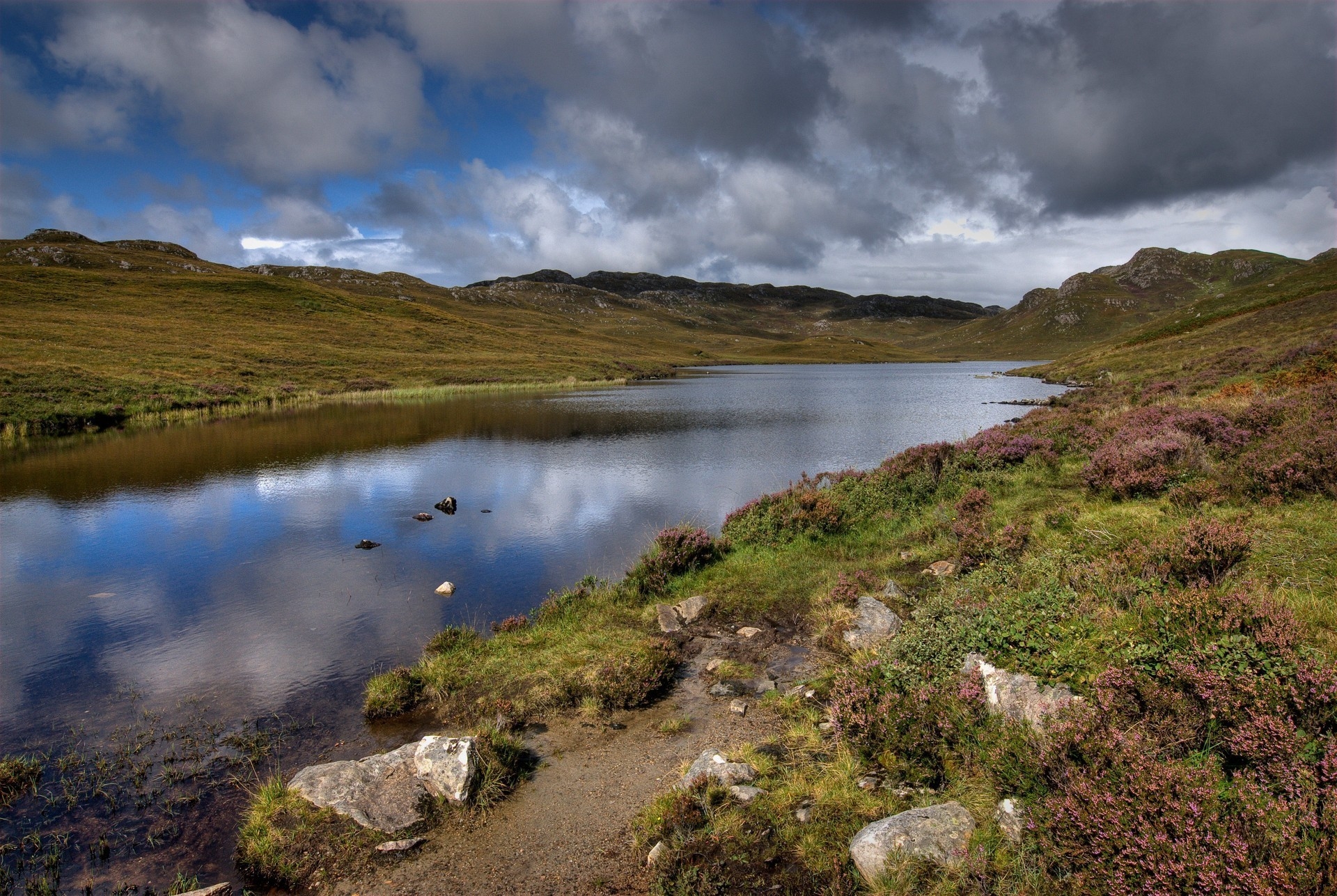 94003 скачать обои природа, камни, небо, озеро, шотландия, непогода - заставки и картинки бесплатно