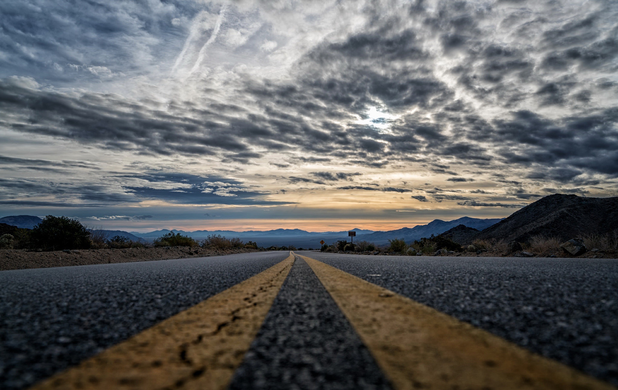 Descarga gratis la imagen Cielo, Horizonte, De Cerca, Nube, Carretera, Hecho Por El Hombre en el escritorio de tu PC