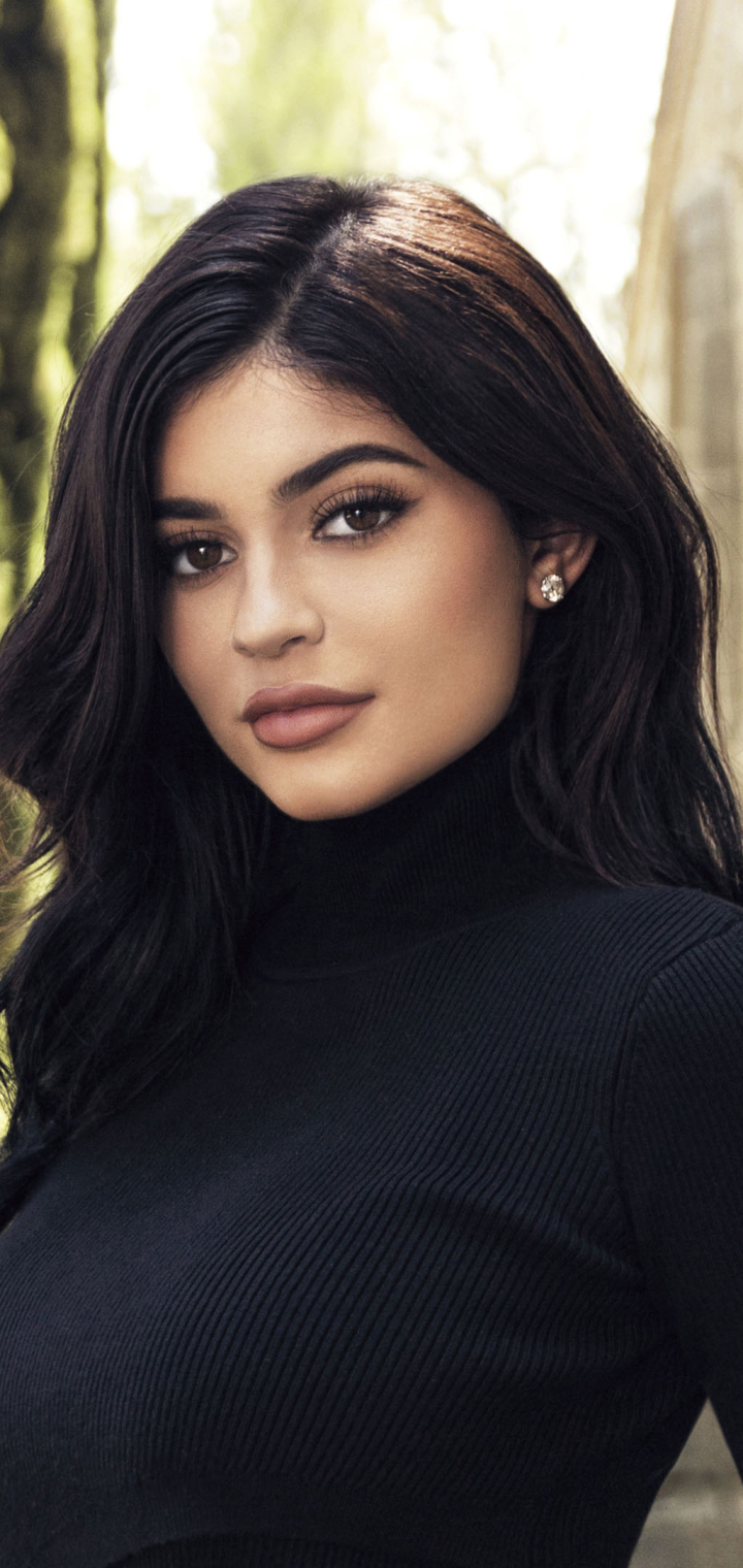 Download mobile wallpaper Model, Celebrity, Brown Eyes, Black Hair, Kylie Jenner for free.