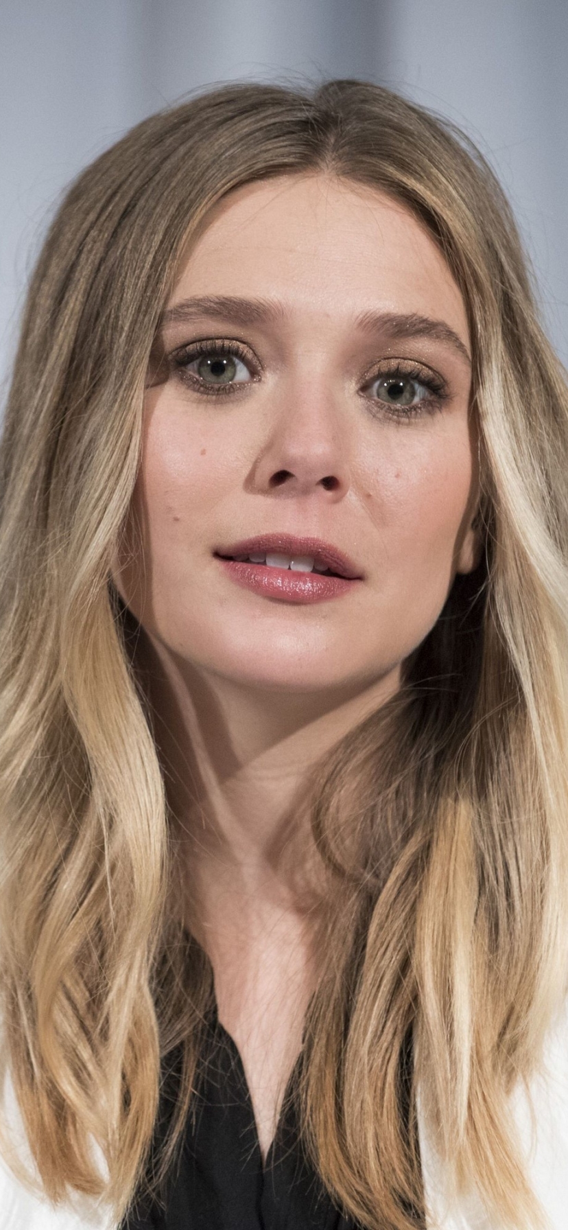 Descarga gratuita de fondo de pantalla para móvil de Rubio, Americano, Celebridades, Actriz, Rubia, Elizabeth Olsen.