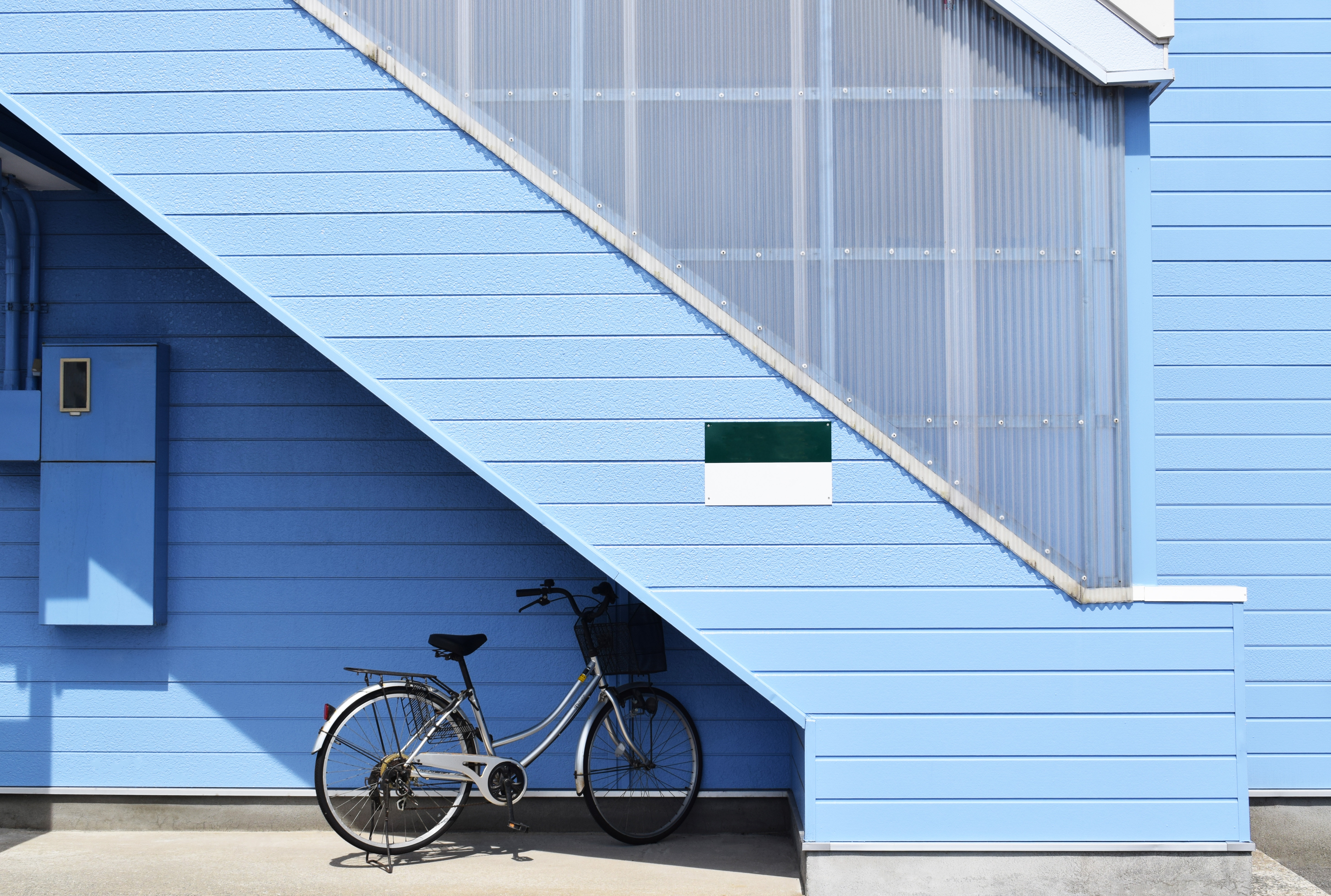 Download mobile wallpaper Building, Miscellaneous, Miscellanea, Architecture, Bicycle for free.