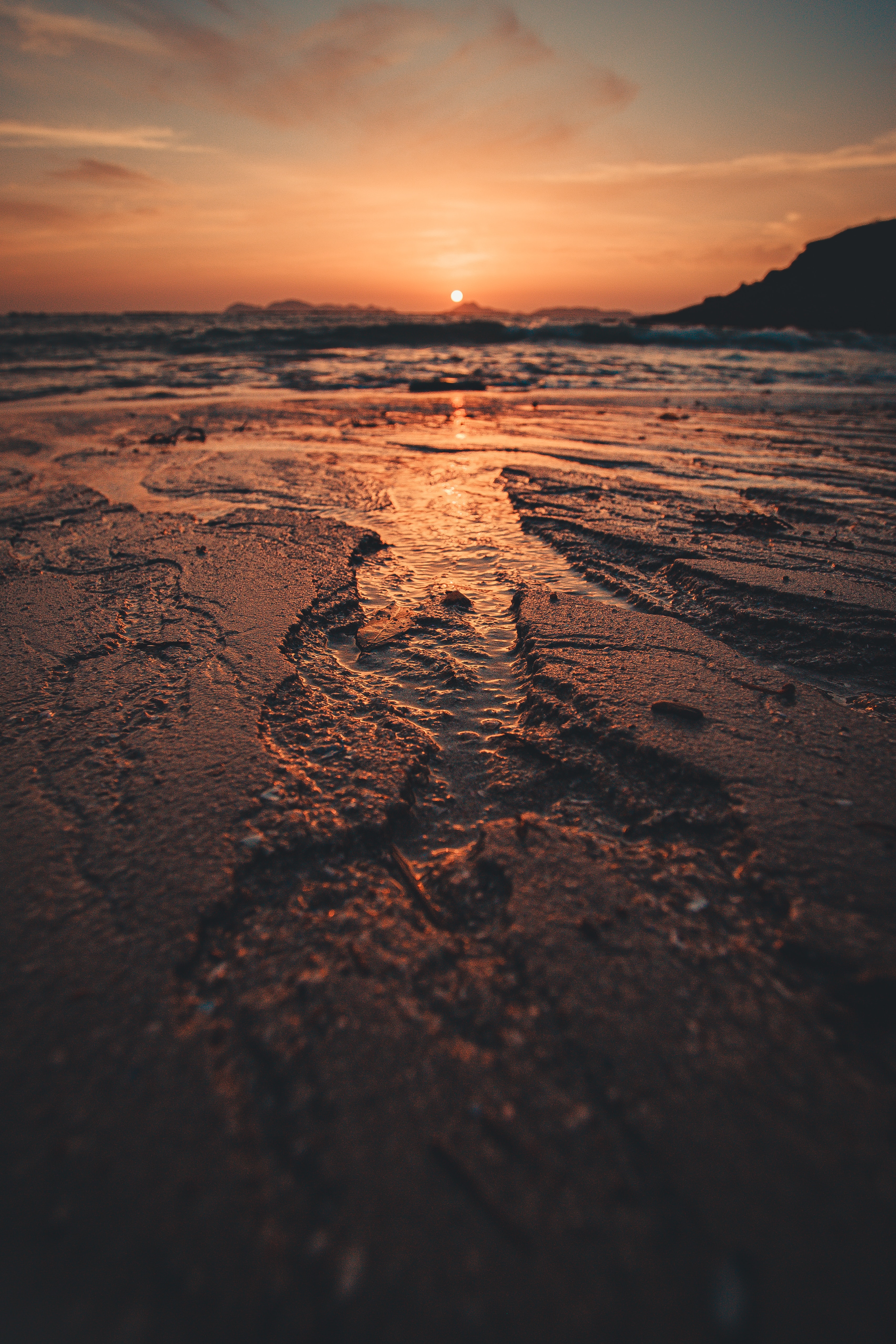 Download mobile wallpaper Twilight, Sand, Dusk, Water, Sunset, Nature, Beach for free.