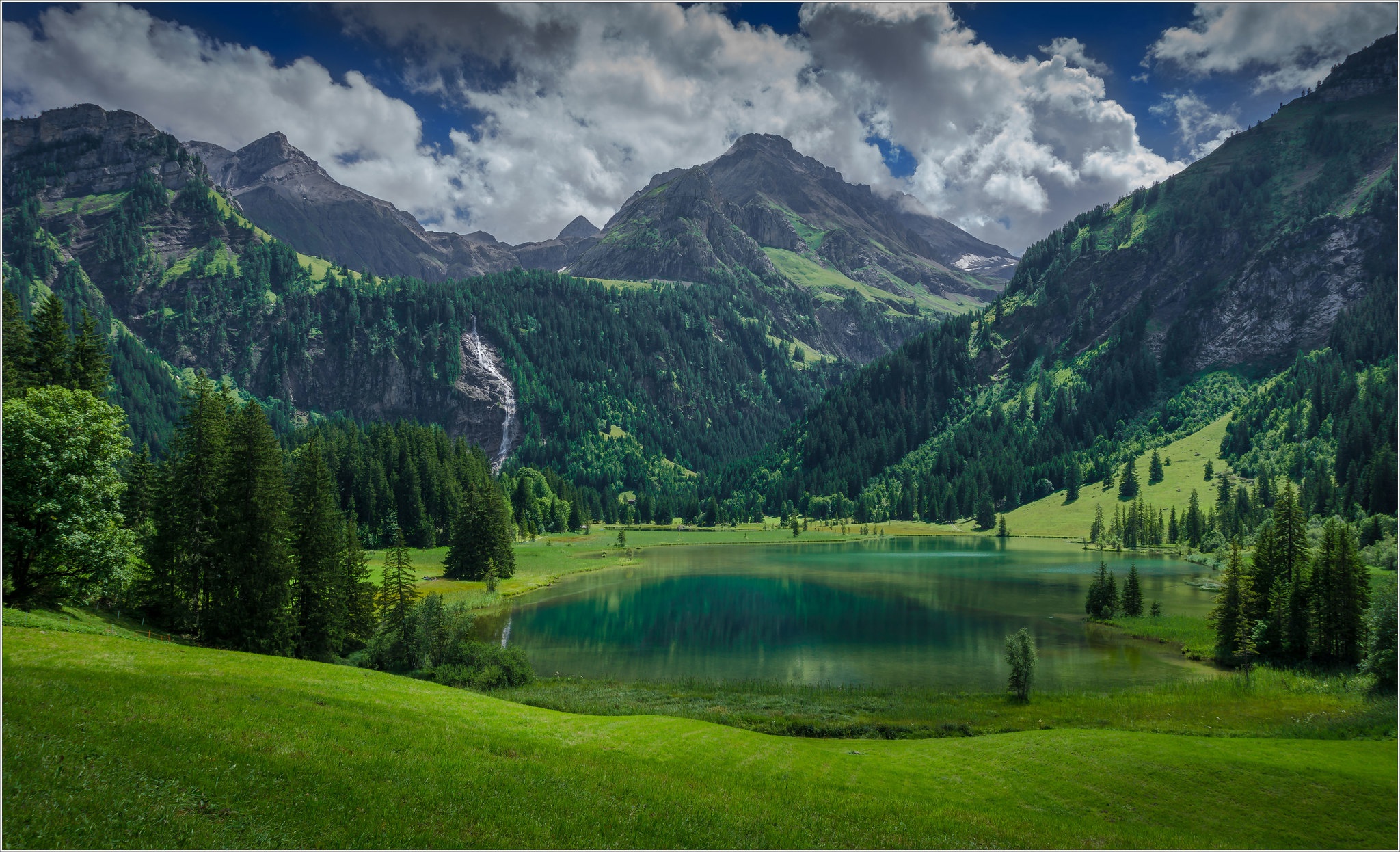 Скачать картинку Горы, Гора, Озеро, Швейцария, Земля/природа в телефон бесплатно.