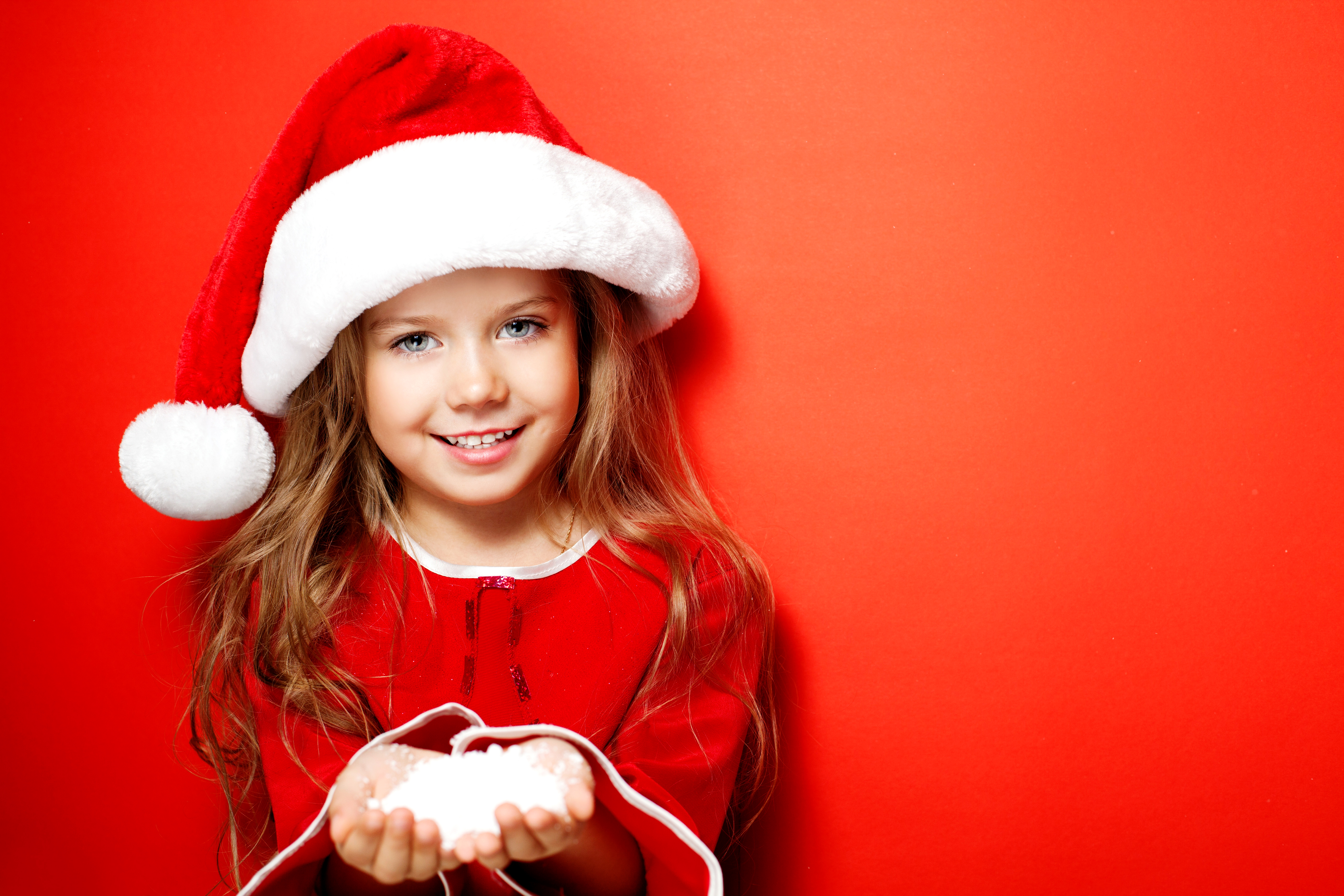 Free download wallpaper Christmas, Smile, Child, Photography, Blue Eyes, Little Girl, Santa Hat on your PC desktop