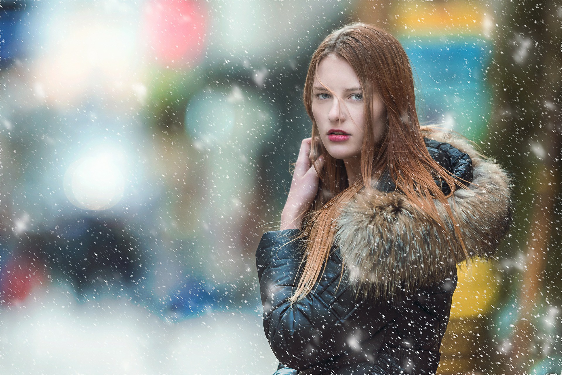 Laden Sie das Winter, Rothaarige, Jacke, Modell, Frauen, Schneefall, Lippenstift, Tiefenschärfe-Bild kostenlos auf Ihren PC-Desktop herunter