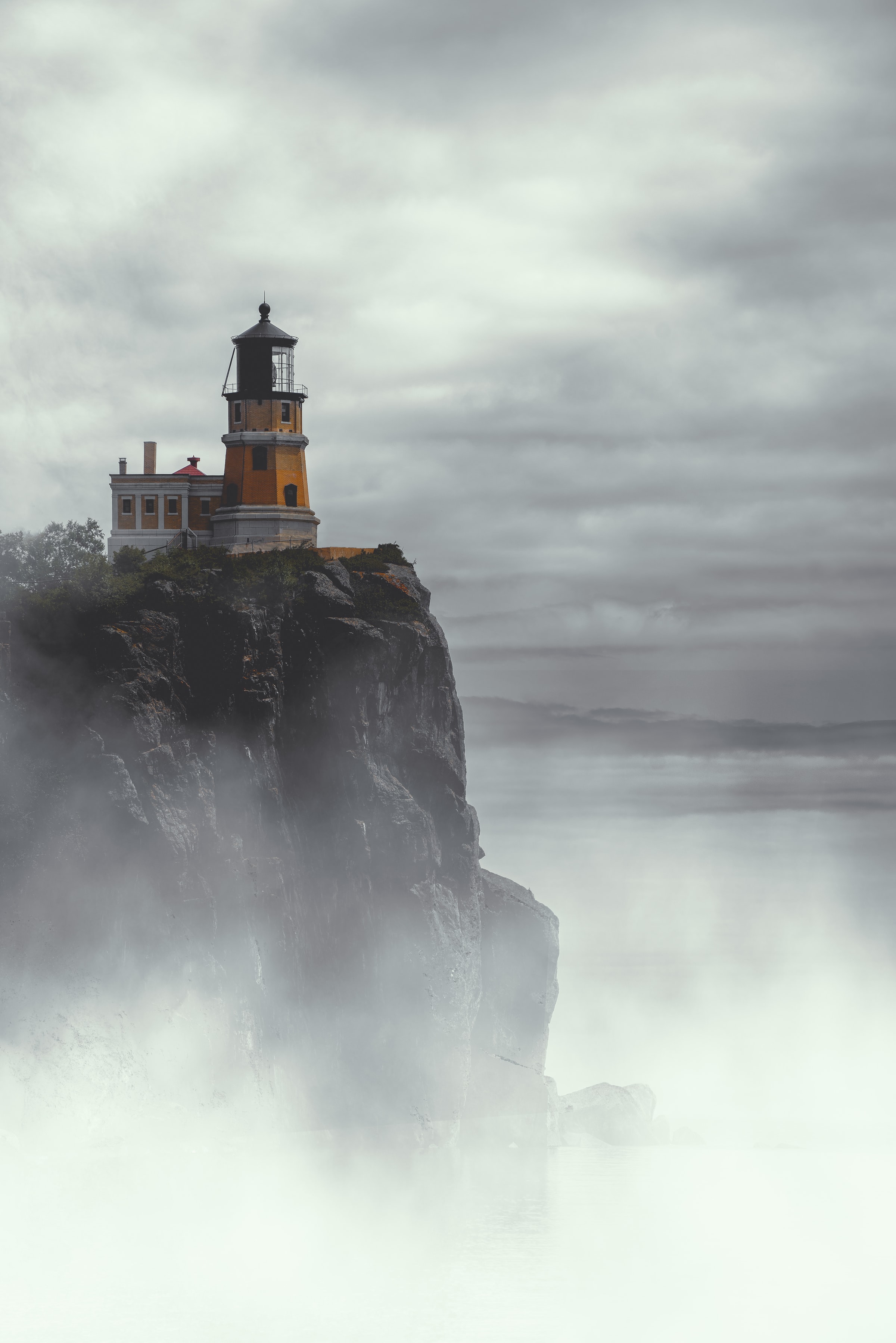 Free download wallpaper Rock, Building, Fog, Lighthouse, Nature, Cliff on your PC desktop