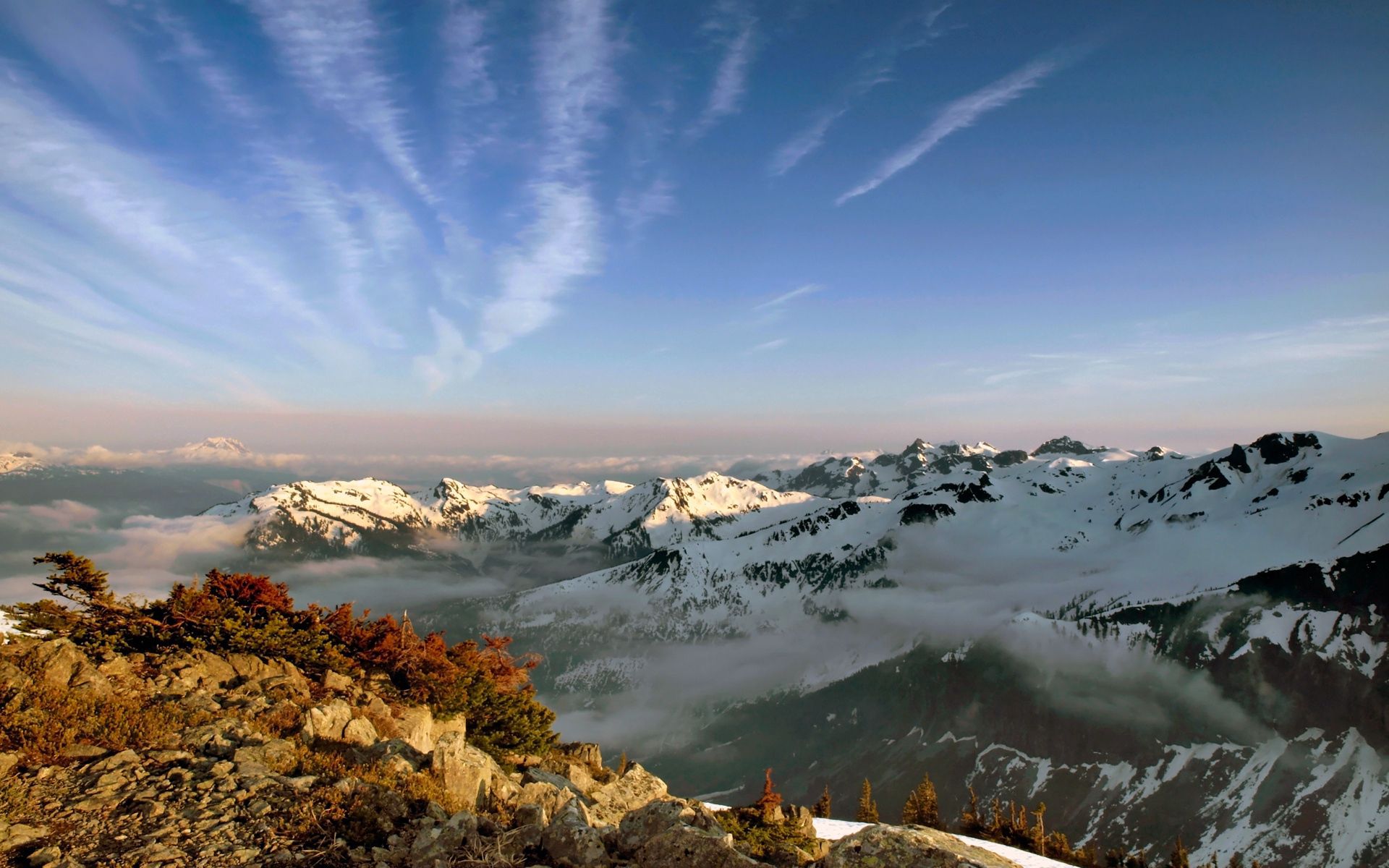 140073 скачать обои заснеженные, свежесть, вершины, полосы, облака, природа, камни, небо, горы, высота, солнечно - заставки и картинки бесплатно