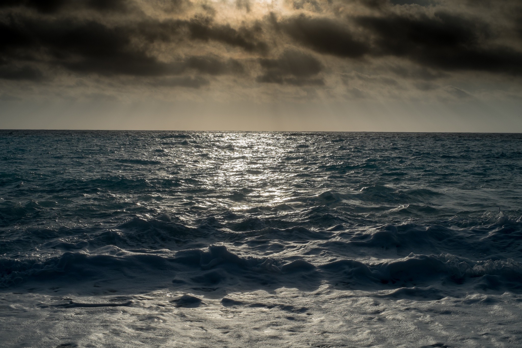 Descarga gratuita de fondo de pantalla para móvil de Naturaleza, Agua, Océano, Nube, Rayo De Sol, Tierra/naturaleza, Paisaje Marino.