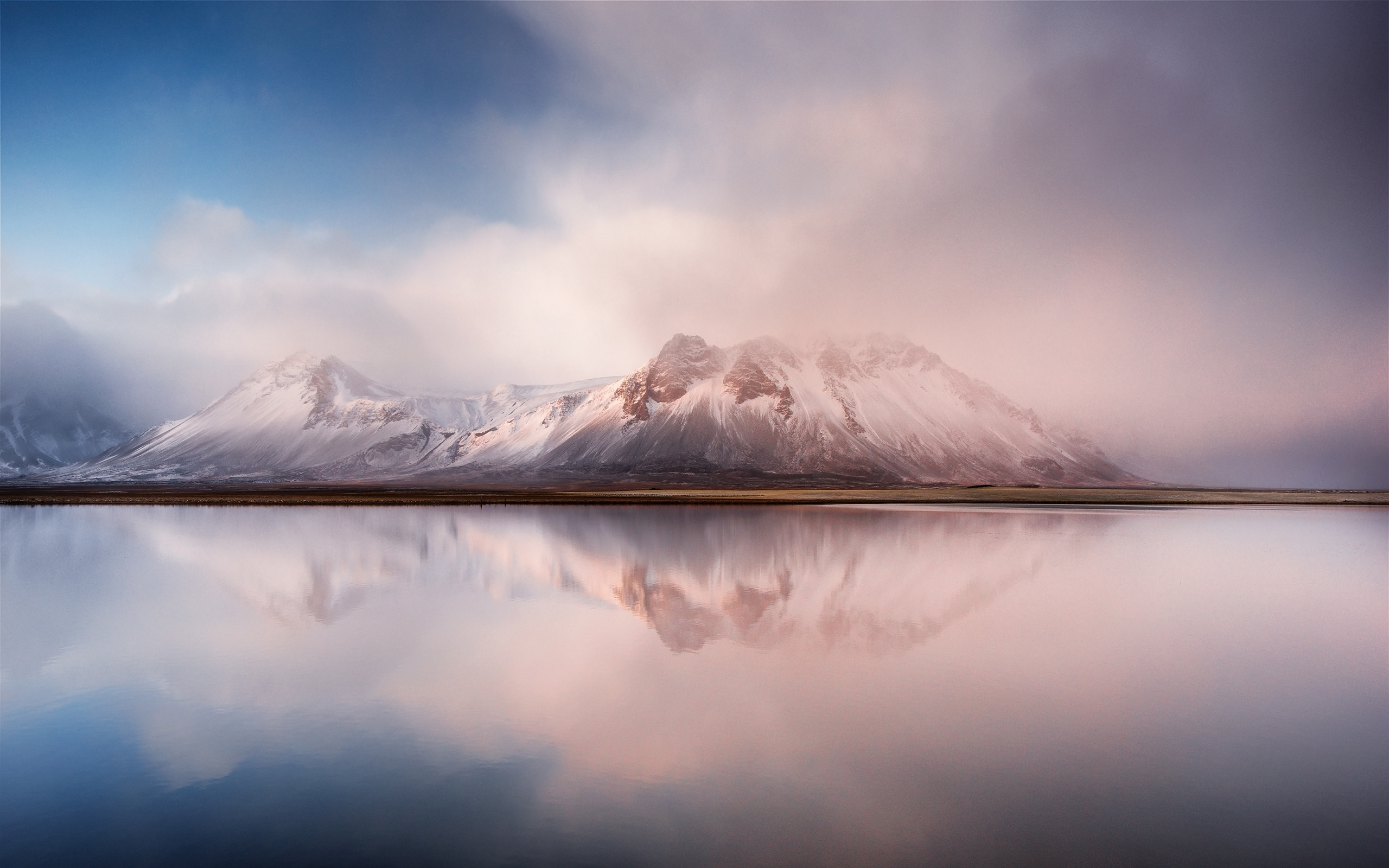 Baixar papel de parede para celular de Água, Montanhas, Montanha, Islândia, Terra/natureza, Reflecção gratuito.
