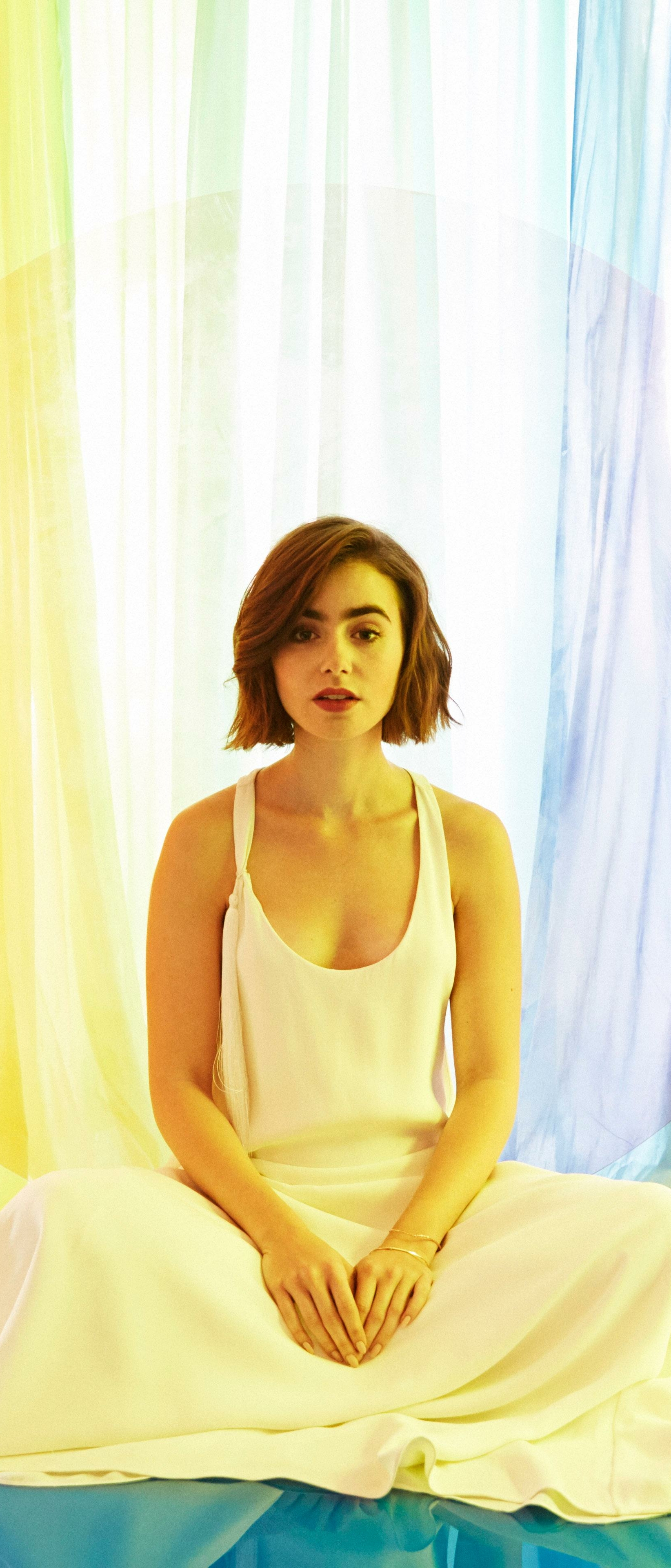 Baixar papel de parede para celular de Inglês, Morena, Celebridade, Cabelo Castanho, Cabelo Curto, Atriz, Lily Collins gratuito.