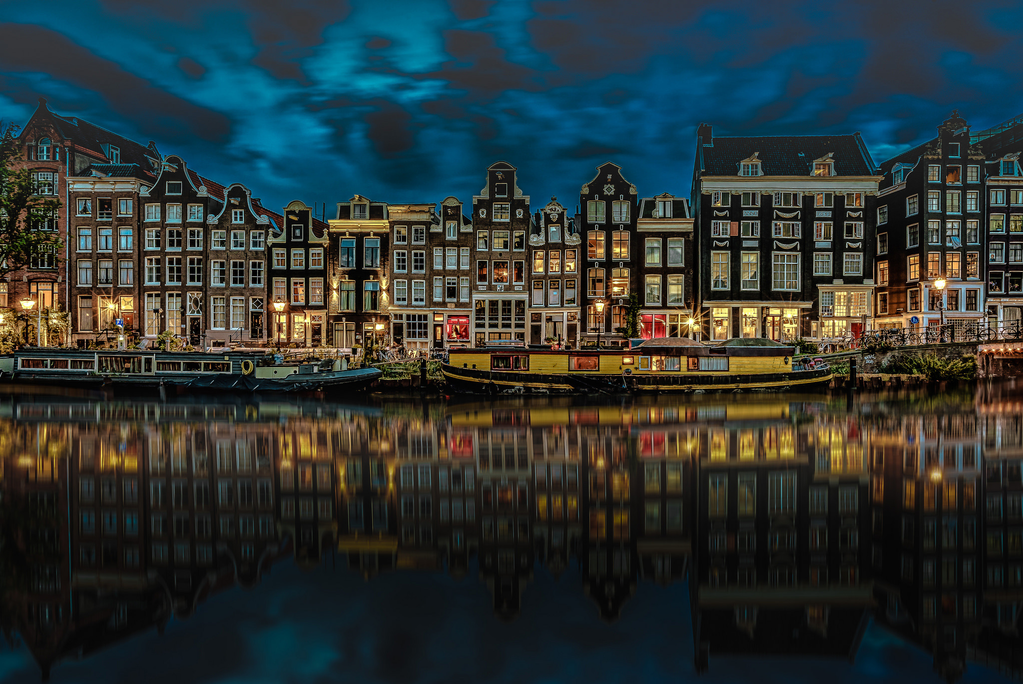 無料モバイル壁紙都市, 家, 建物, 反射, 夜, アムステルダム, マンメイド, 運河をダウンロードします。