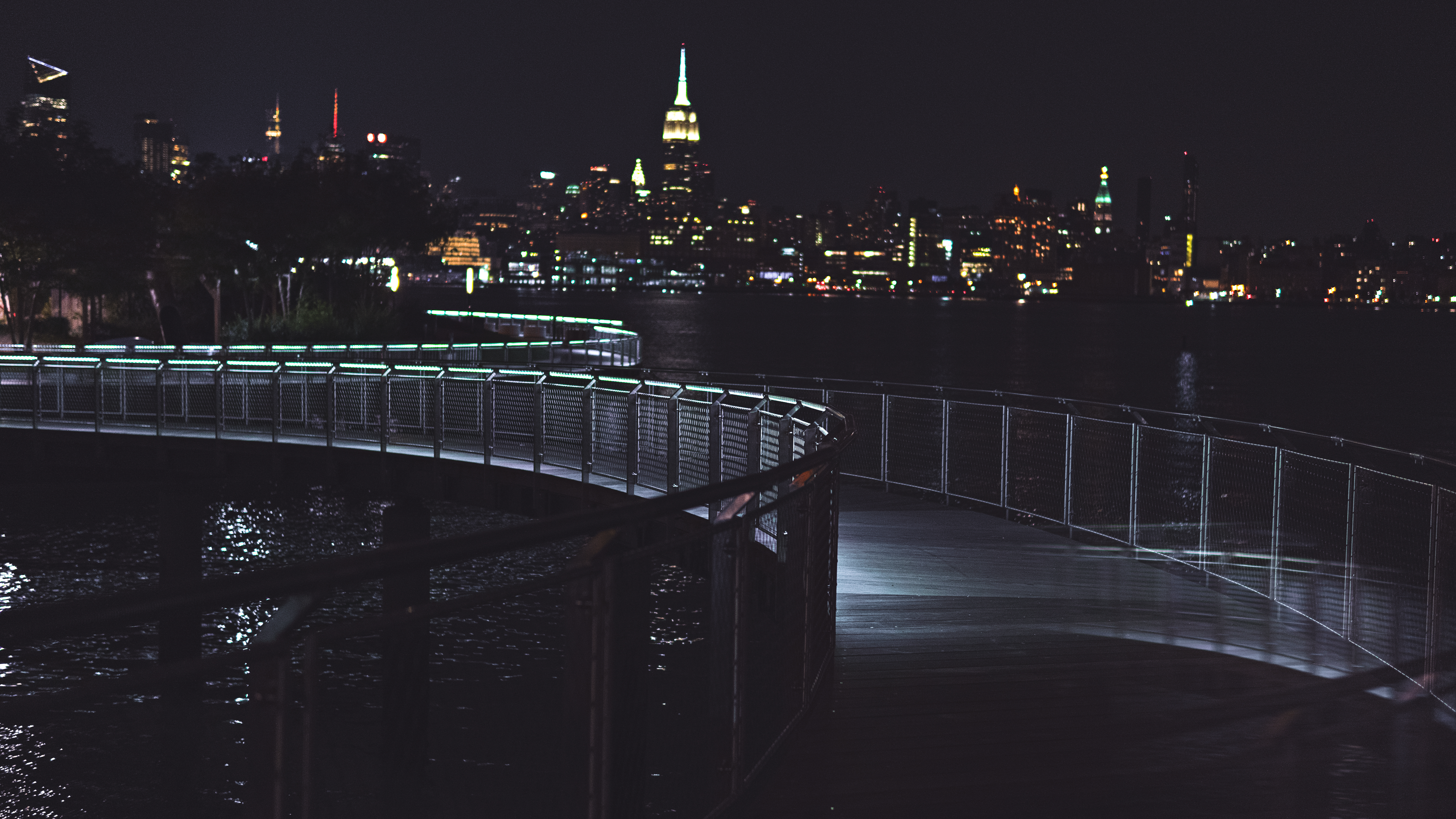 Скачать картинку Мост, Города, Ночь, Ночной Город в телефон бесплатно.