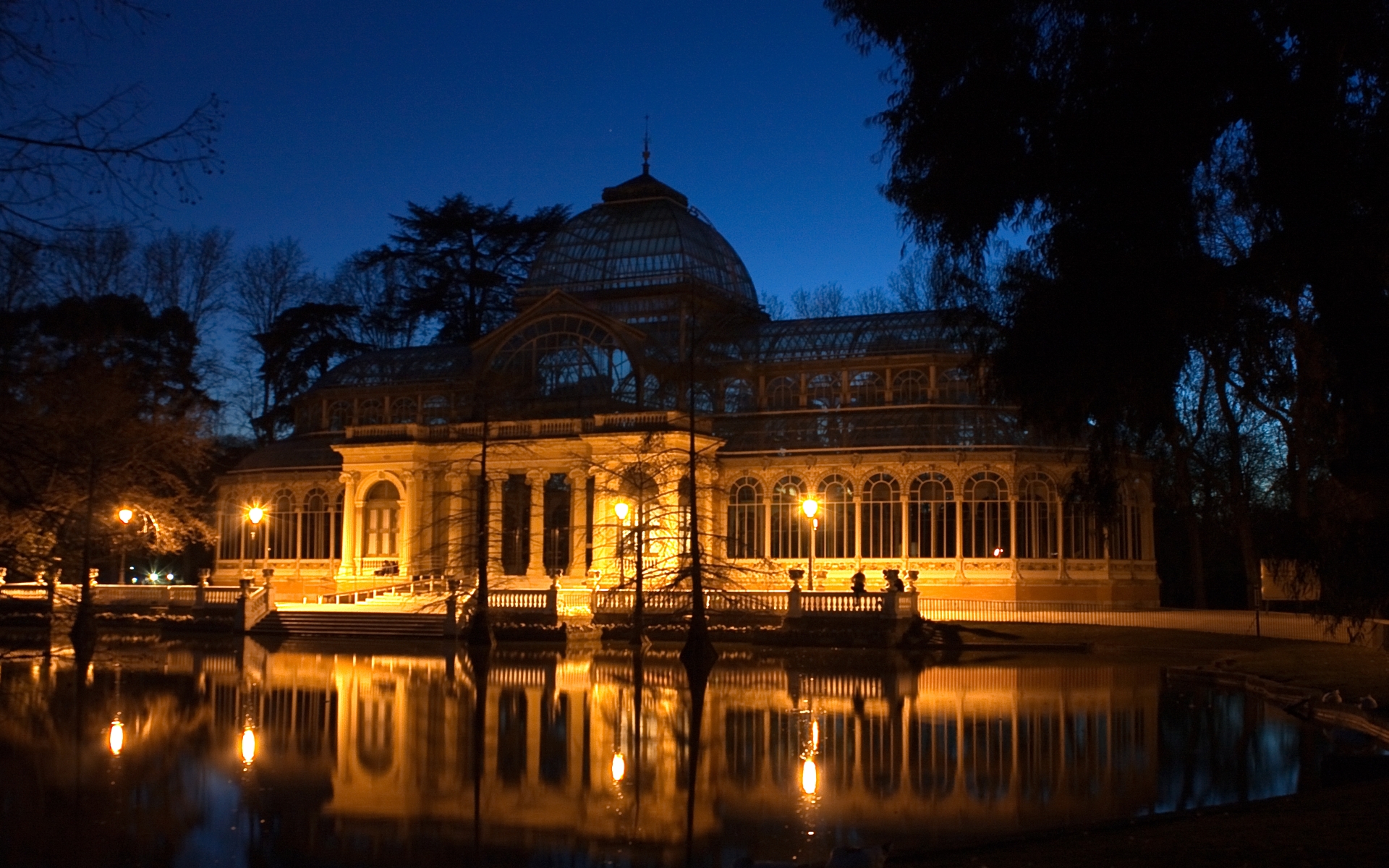 man made, palacio de cristal