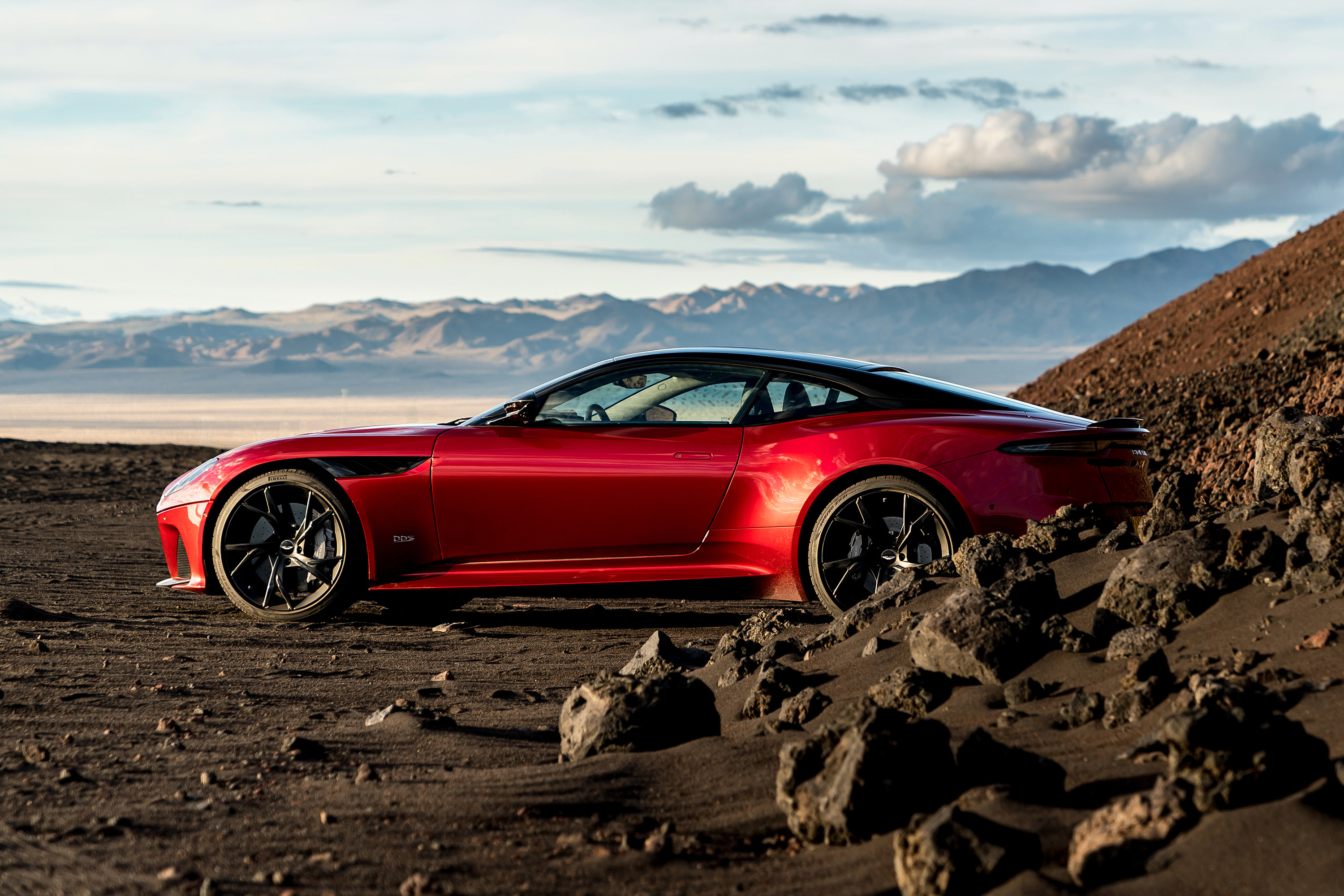 Die besten Aston Martin Dbs Superleggera-Hintergründe für den Telefonbildschirm