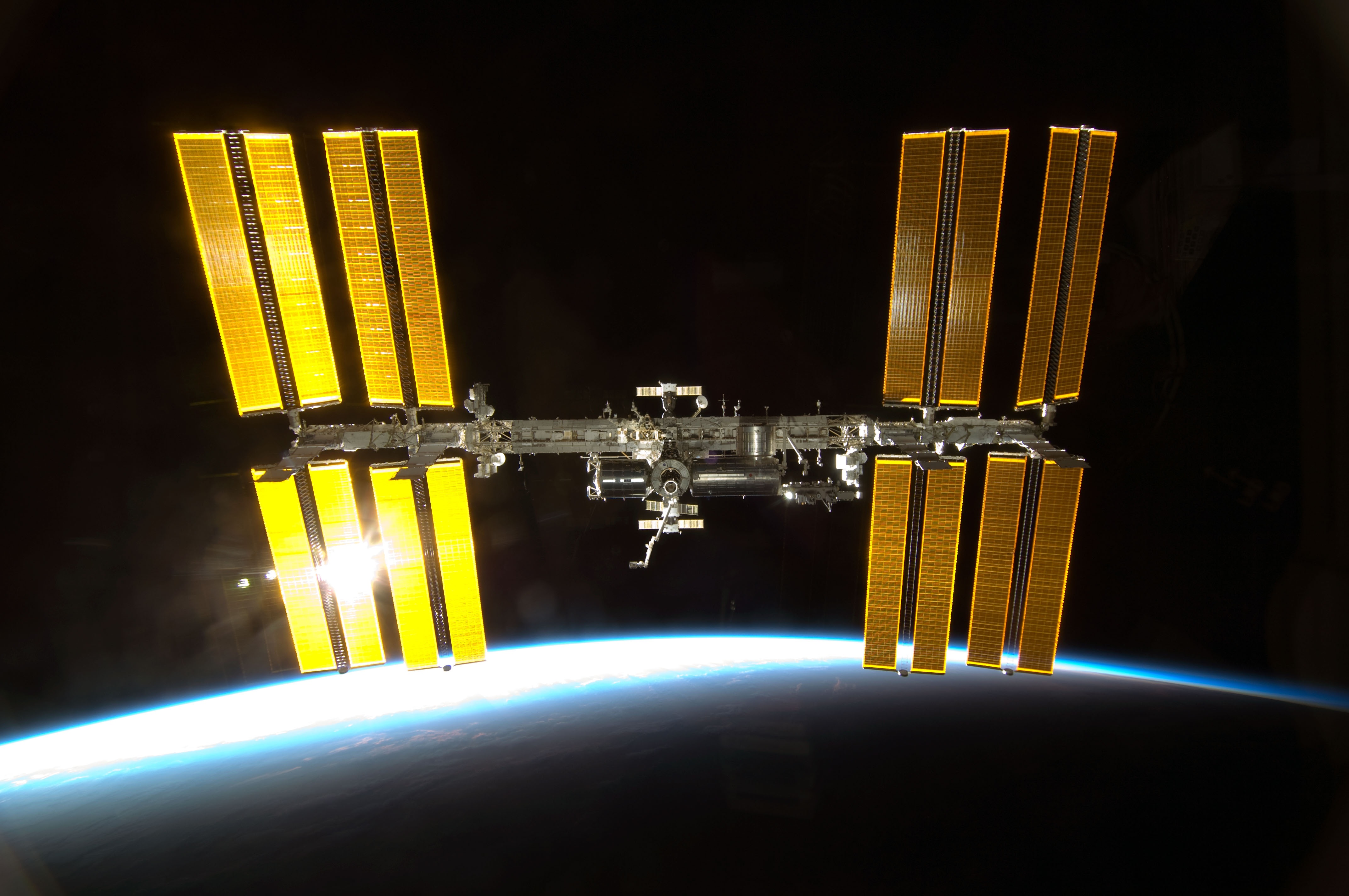 905543 descargar imagen hecho por el hombre, estación espacial internacional, satélite: fondos de pantalla y protectores de pantalla gratis