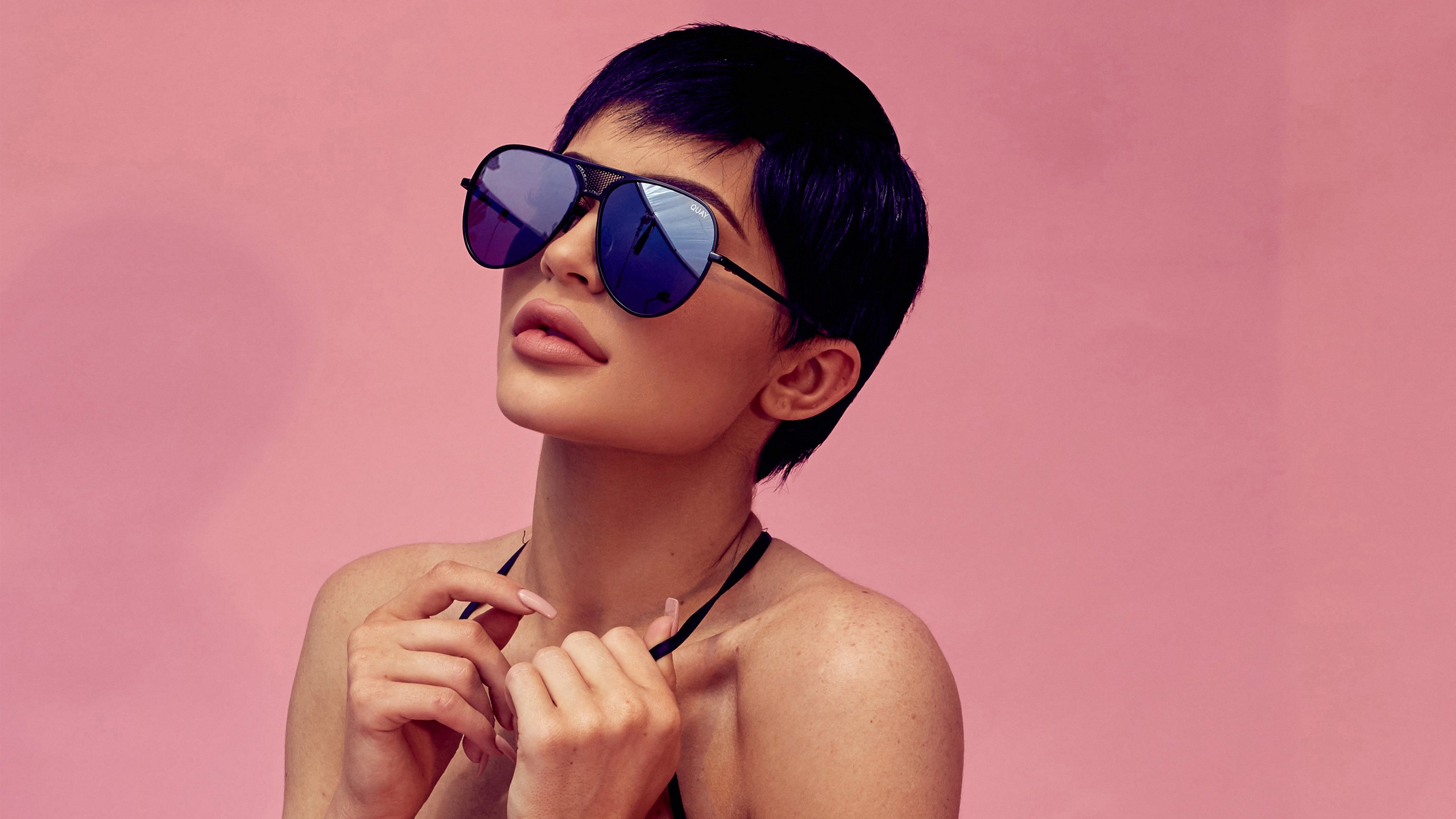 Laden Sie das Sonnenbrille, Modell, Lila Haare, Berühmtheiten, Kurzes Haar, Kylie Jenner-Bild kostenlos auf Ihren PC-Desktop herunter