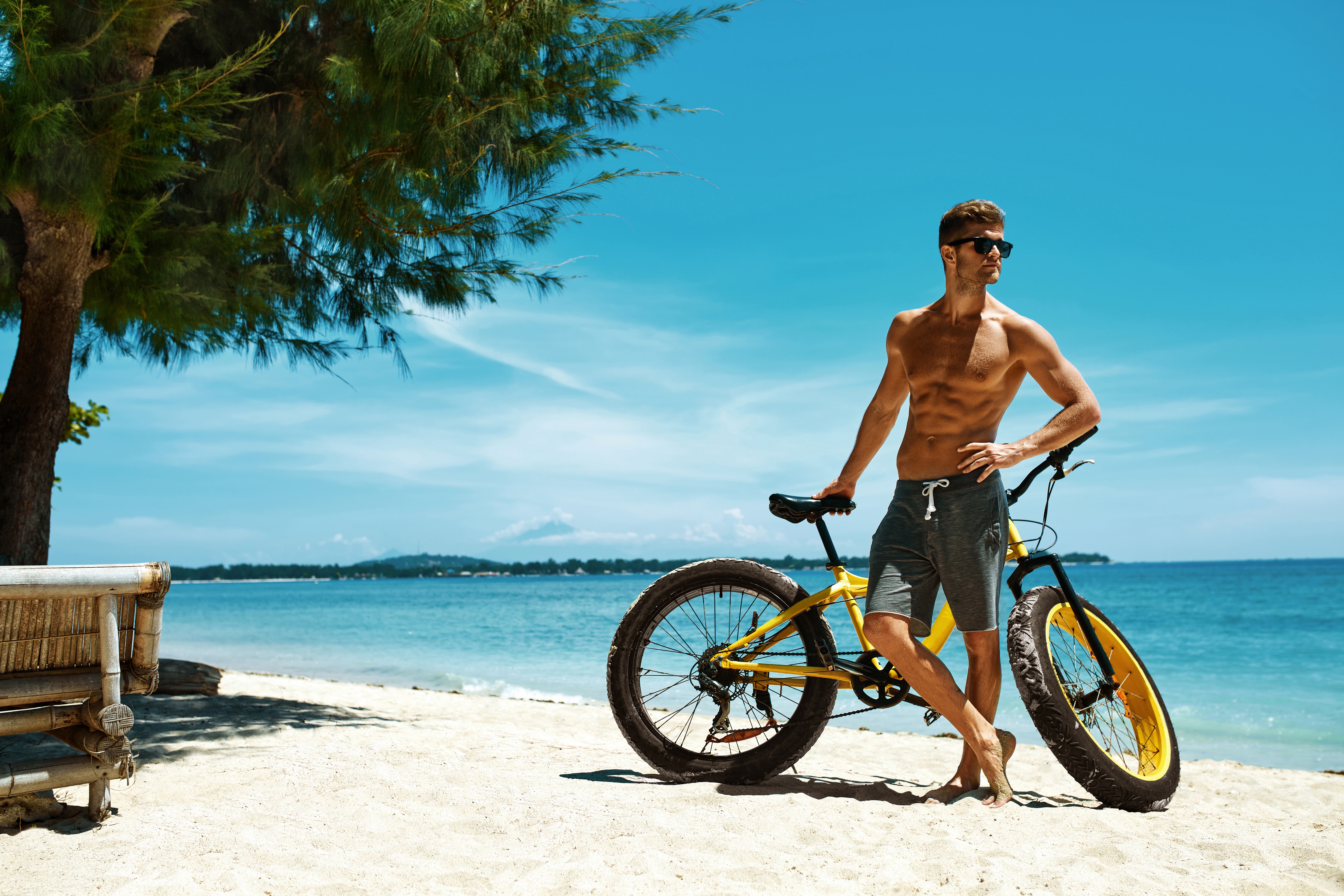 Free download wallpaper Men, Beach, Bicycle, Sunglasses, Model on your PC desktop