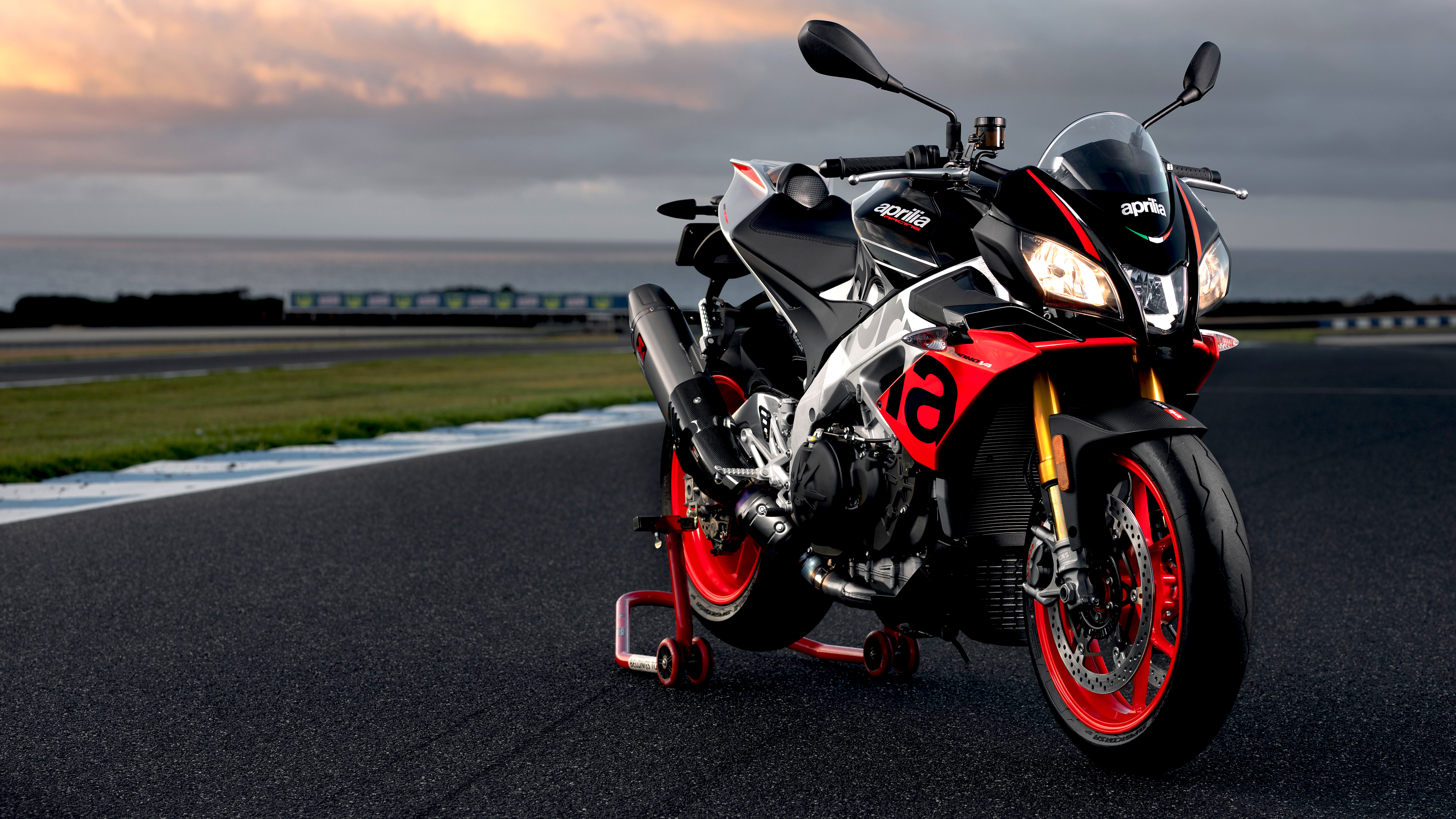 Laden Sie Aprilia Tuono V4 1100 Fabrik HD-Desktop-Hintergründe herunter