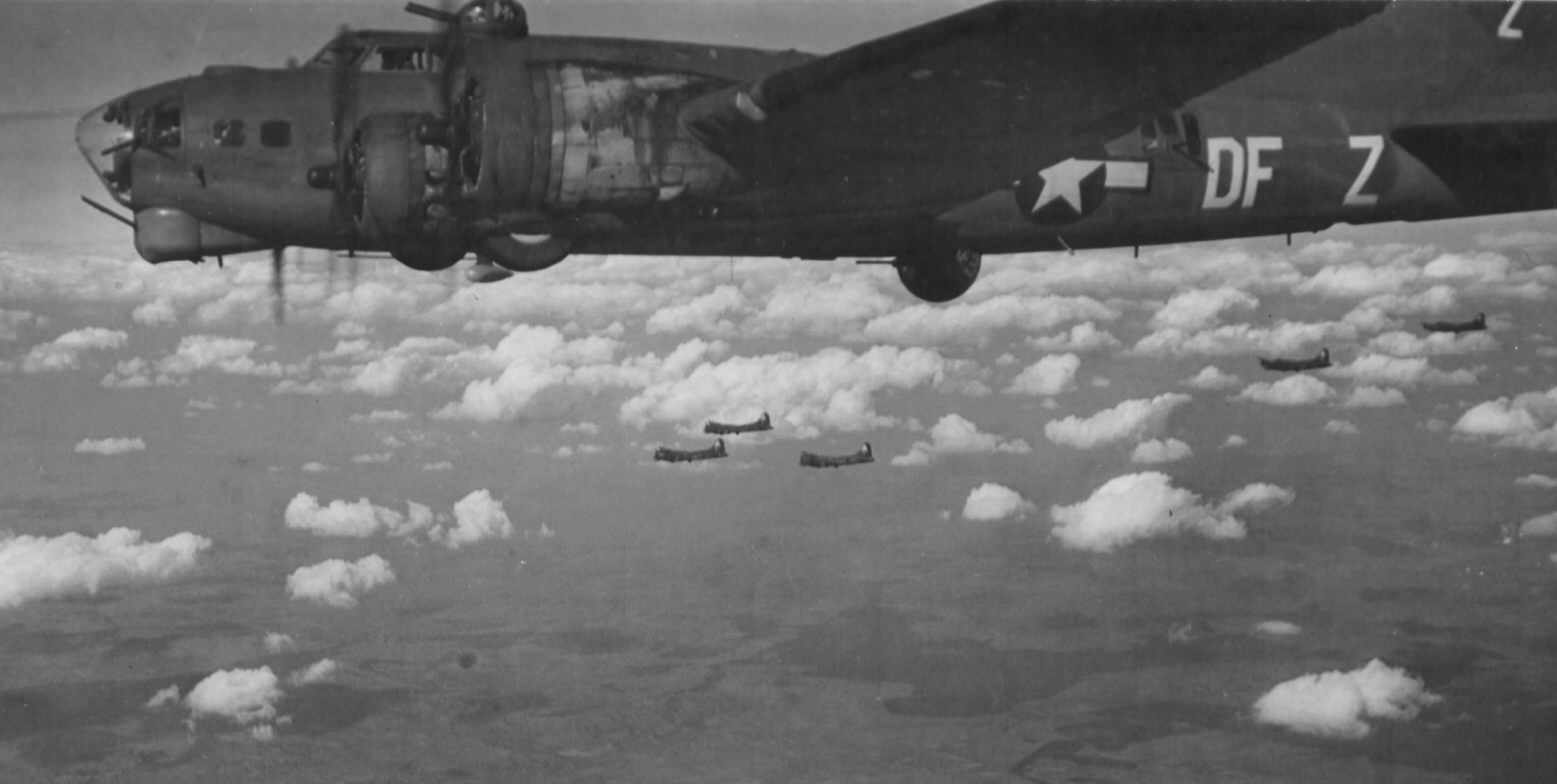 Скачать обои бесплатно Военные, Боинг B 17 Летающая Крепость, Бомбардировщики картинка на рабочий стол ПК