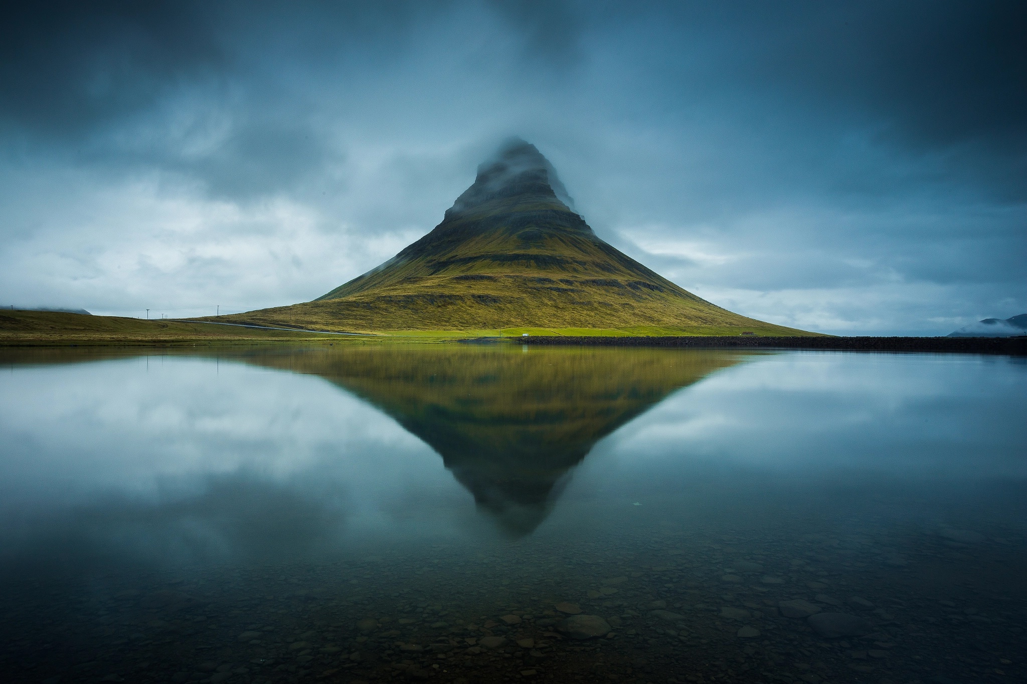 Download mobile wallpaper Reflection, Earth, Iceland, Kirkjufell for free.