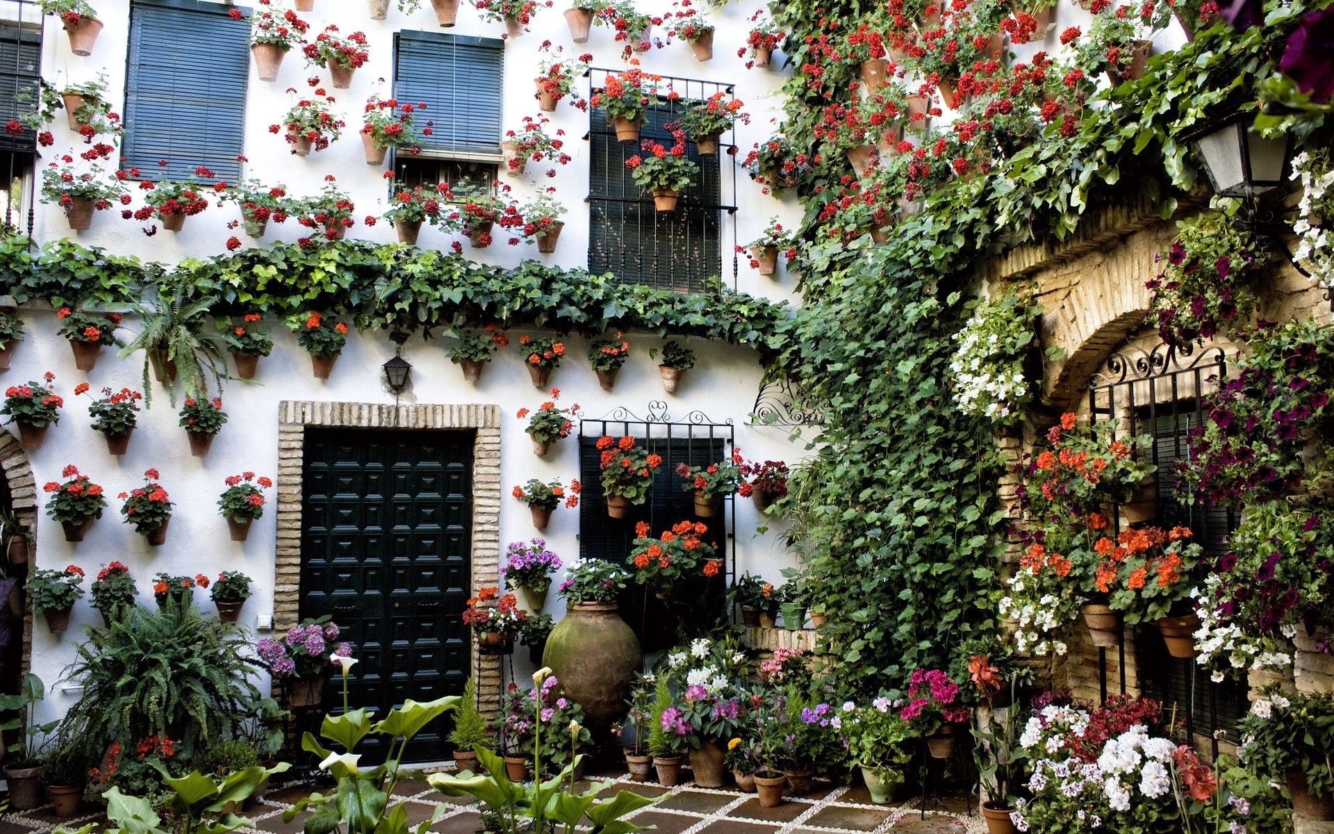 PC Wallpapers building, flowers, miscellaneous, miscellanea, house, handsomely, it's beautiful