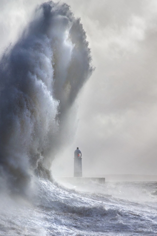 Download mobile wallpaper Sea, Horizon, Ocean, Lighthouse, Storm, Wave, Man Made for free.