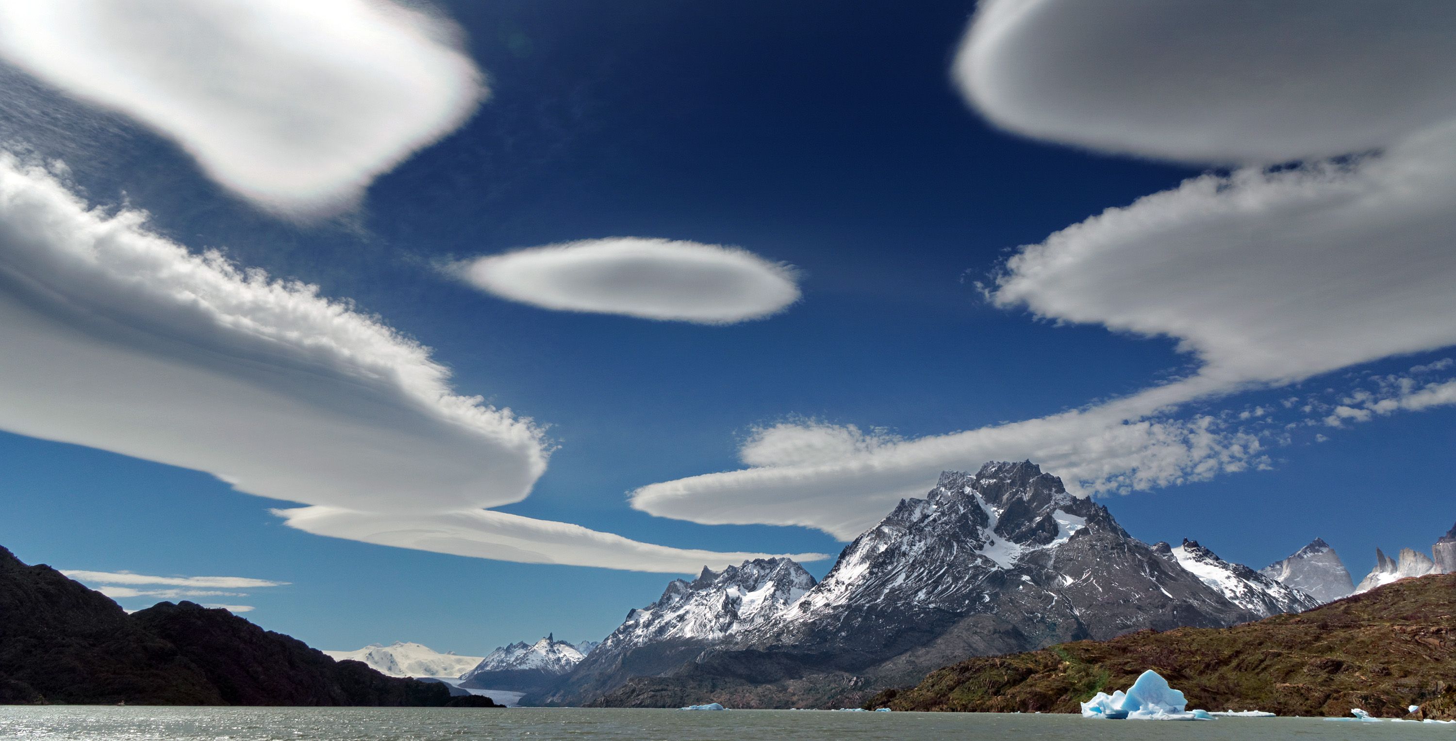 729499 Bild herunterladen erde/natur, wolke, blau, chile, gletscher, eisberg, see, landschaft, gebirge, natur, patagonien, himmel, wasser - Hintergrundbilder und Bildschirmschoner kostenlos