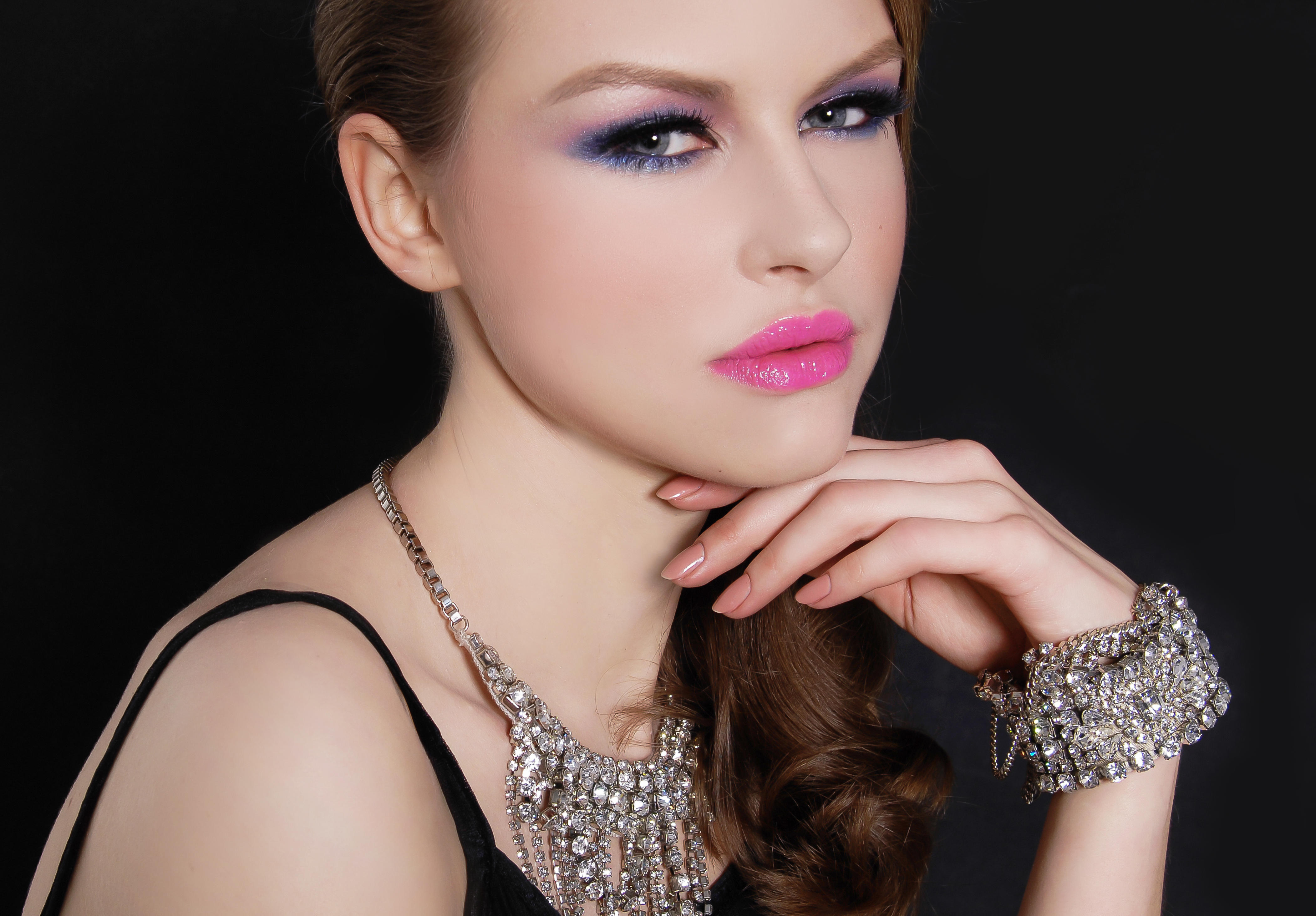 Free download wallpaper Face, Model, Women, Blue Eyes, Necklace, Lipstick on your PC desktop