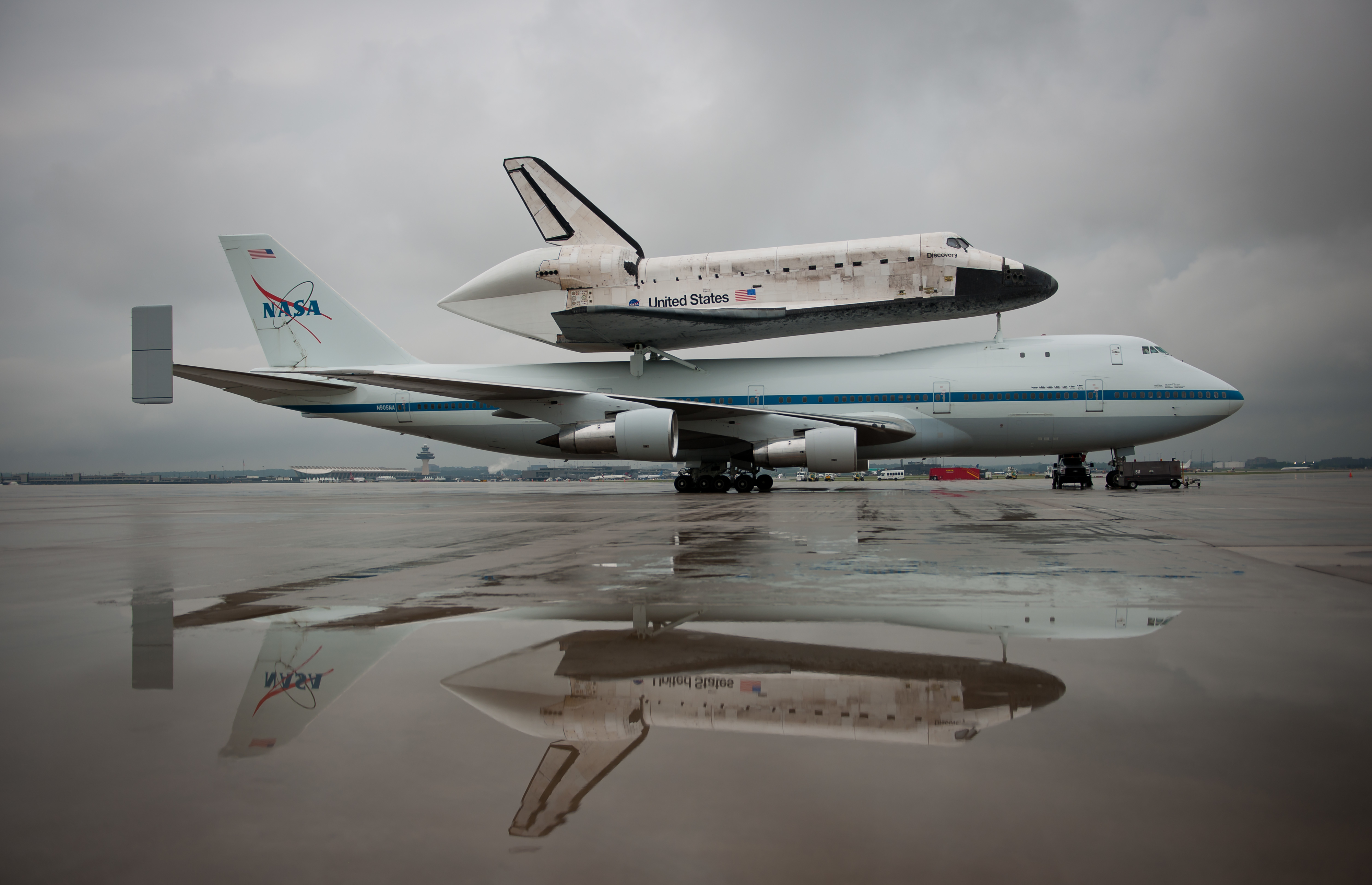 vehicles, space shuttle discovery, aircraft, reflection, space shuttles