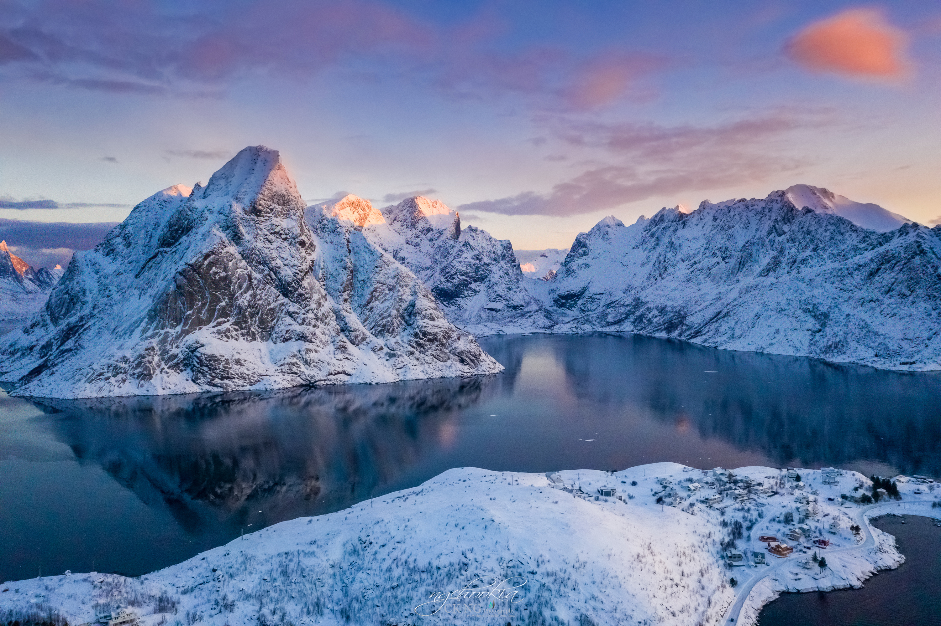 Handy-Wallpaper Winter, Schnee, Norwegen, Bucht, Fotografie, Lofoten kostenlos herunterladen.