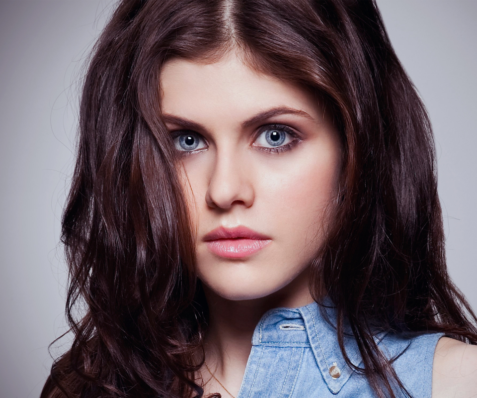 Baixar papel de parede para celular de Celebridade, Alexandra Daddario gratuito.