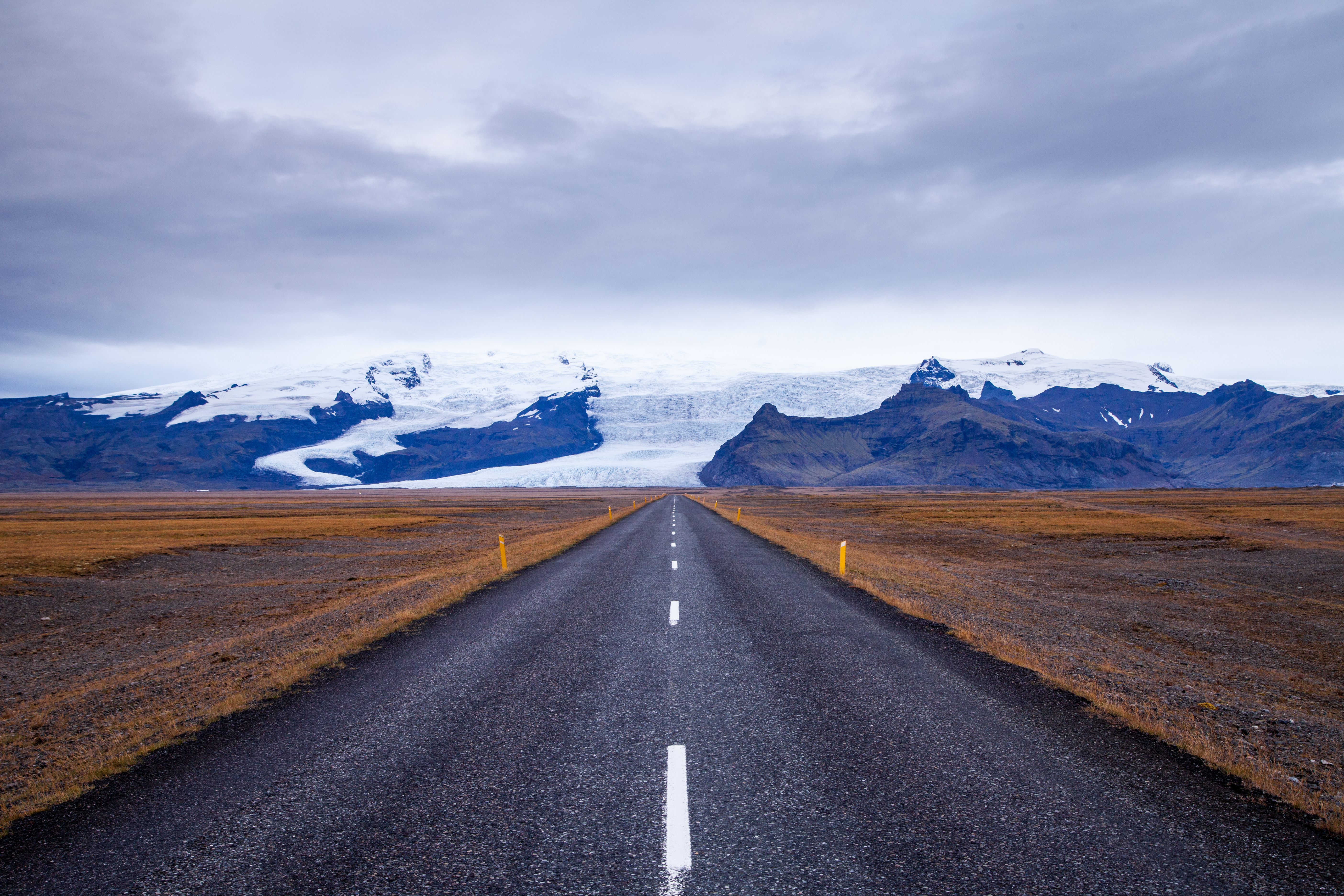 53246 завантажити картинку дорога, ісландія, природа, гори, лід, сніг, розмітка, розмітки, асфальт - шпалери і заставки безкоштовно