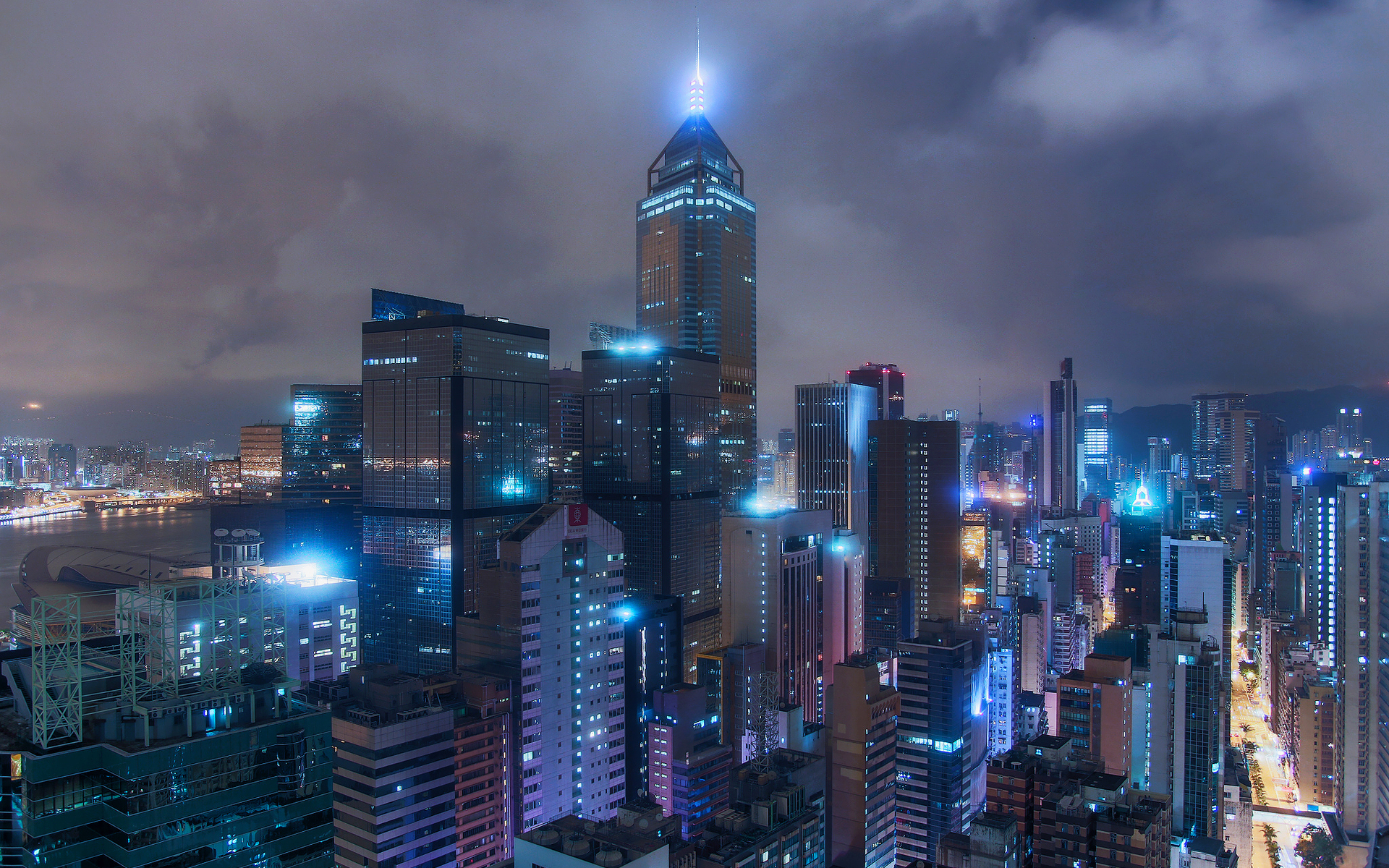 Скачать картинку Гонконг, Городской Пейзаж, Города, Свет, Сделано Человеком, Ночь, Облака, Город в телефон бесплатно.