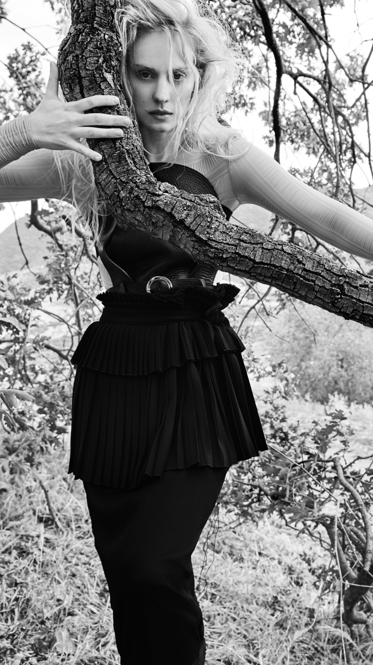 Download mobile wallpaper Monochrome, Dress, Celebrity, Black & White, Deborah Ann Woll for free.